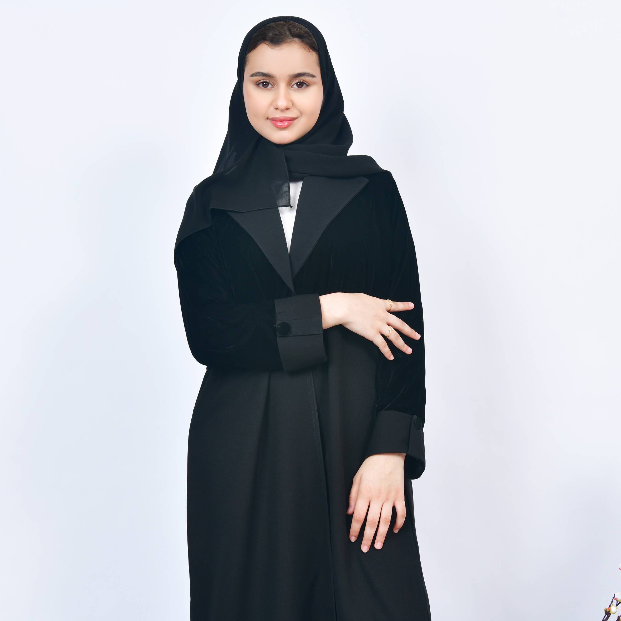  عباية بناتية شتوية بقماش الكريب والمخمل على الجزء العلوي  