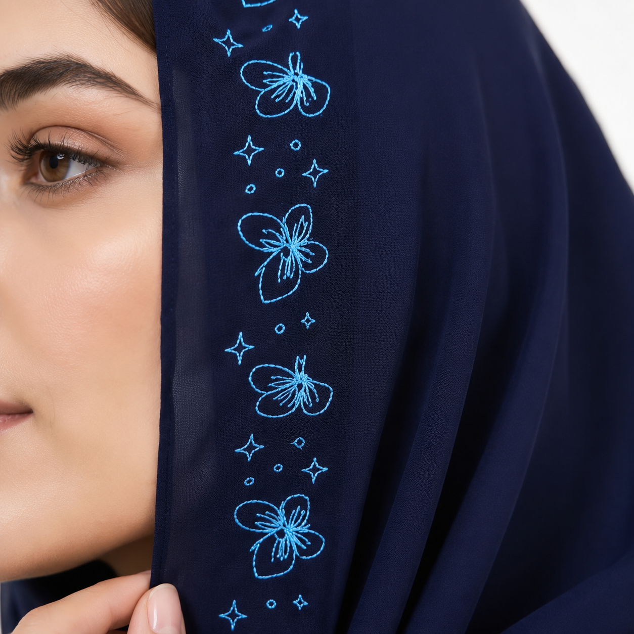  طرحة باللون الكحلي بتطريز زهور وفراشات 