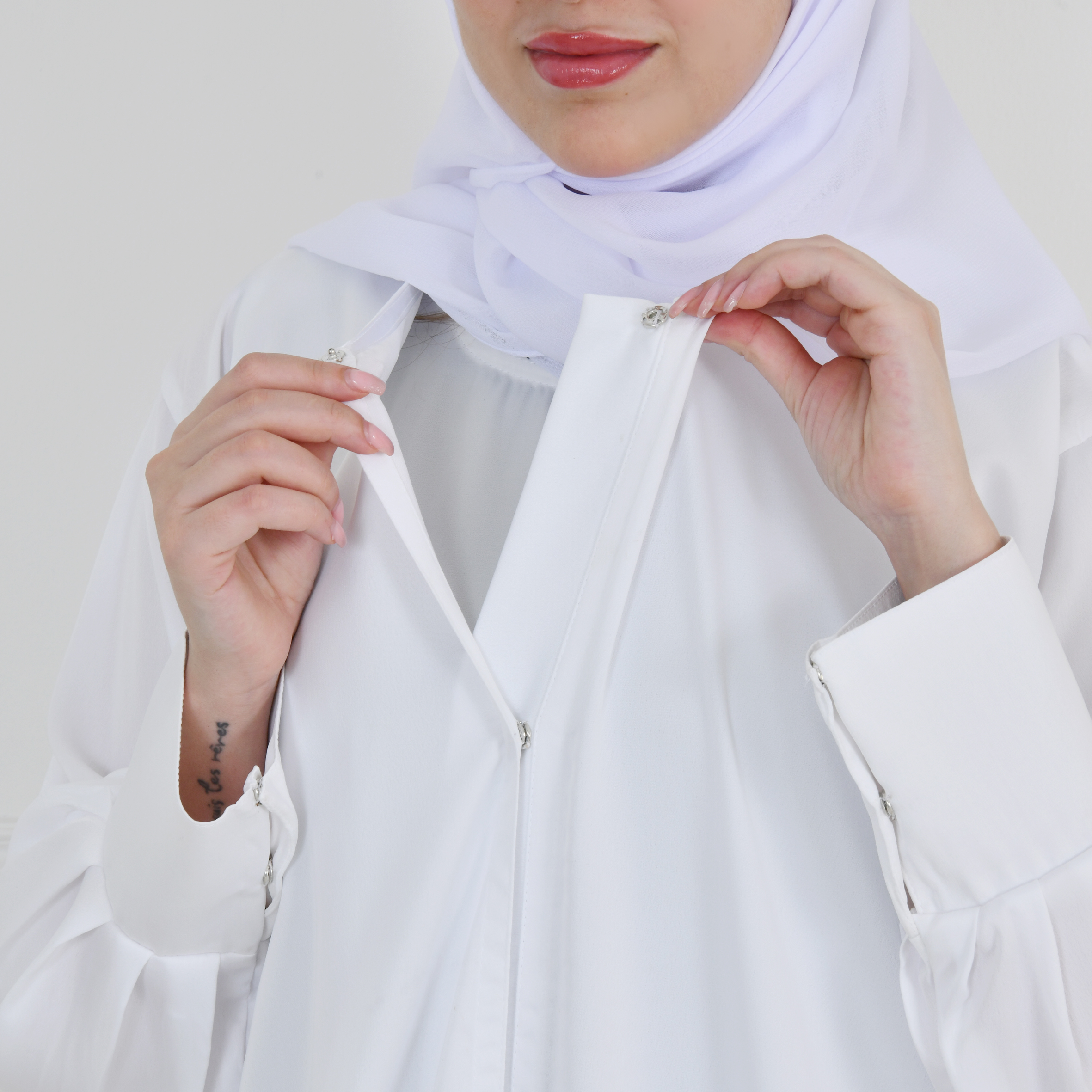  عباية  الحج والعمرة كتف ربع كلوش مغلقة بطقطق بأكمام ضيقة عملية مع بدلة طقم  