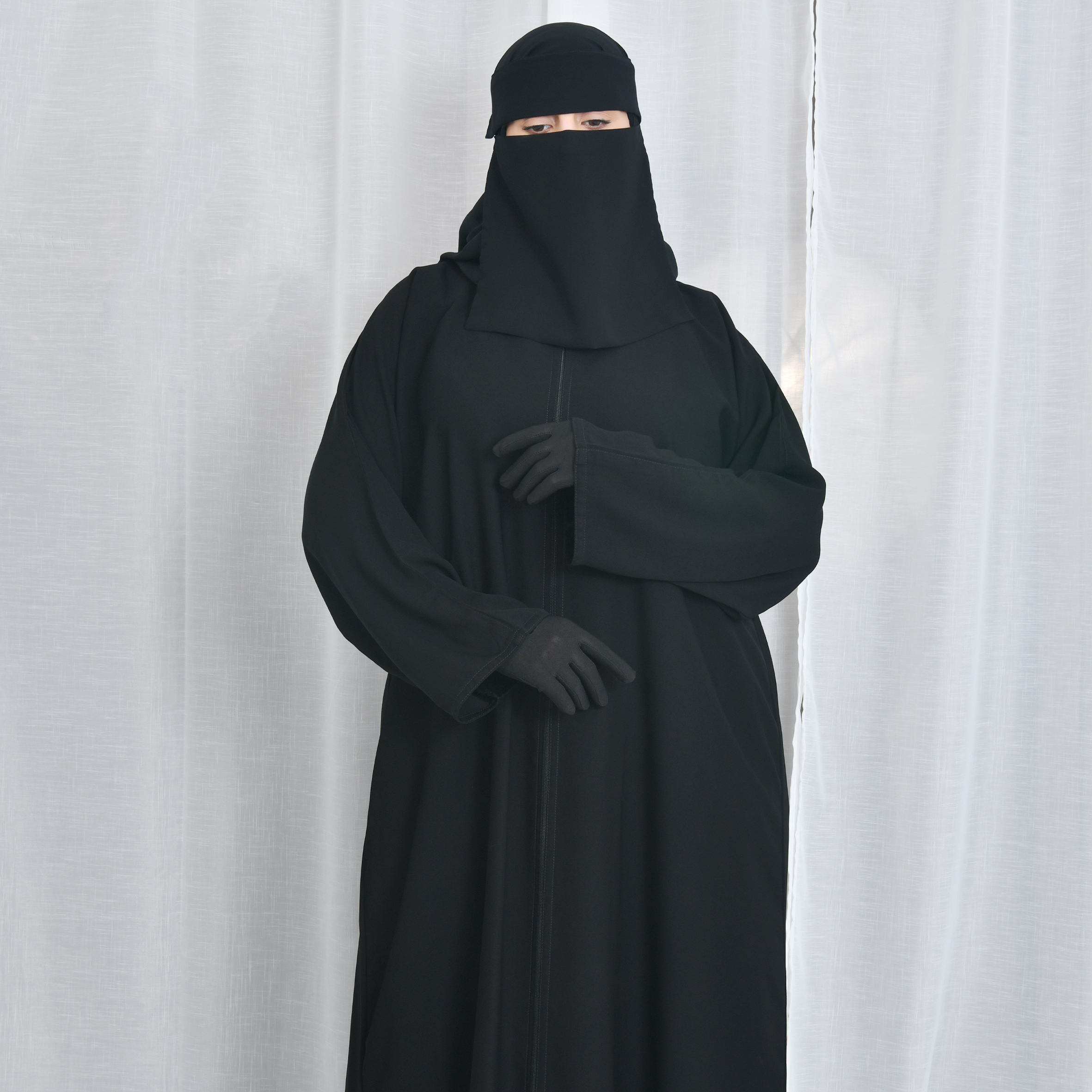  عباية كتف سوداء سادة بسحاب اغلاق 