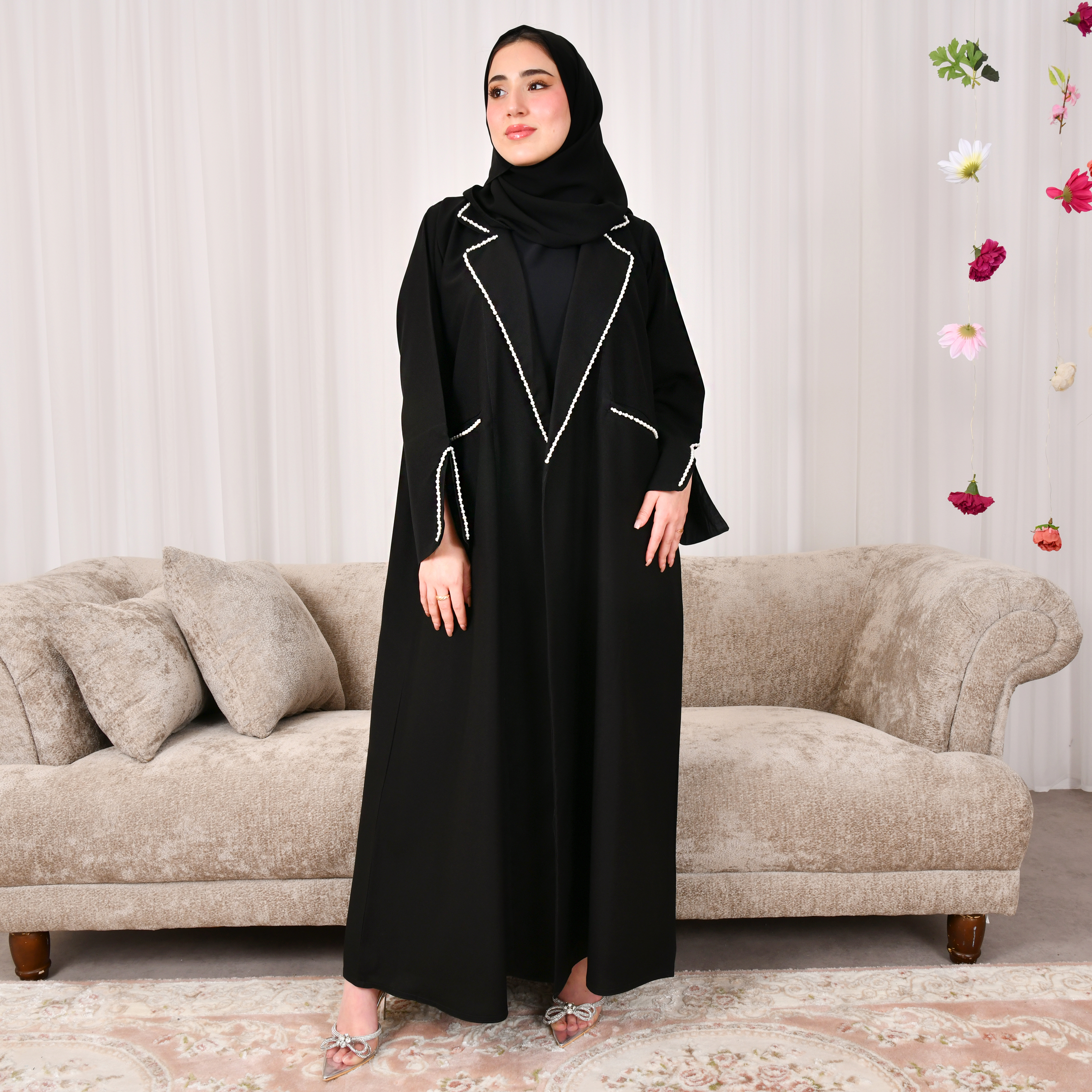  عباية تصميم بليزر بكم مفتوح وجيوب امامية مزينة باللؤلؤ 
