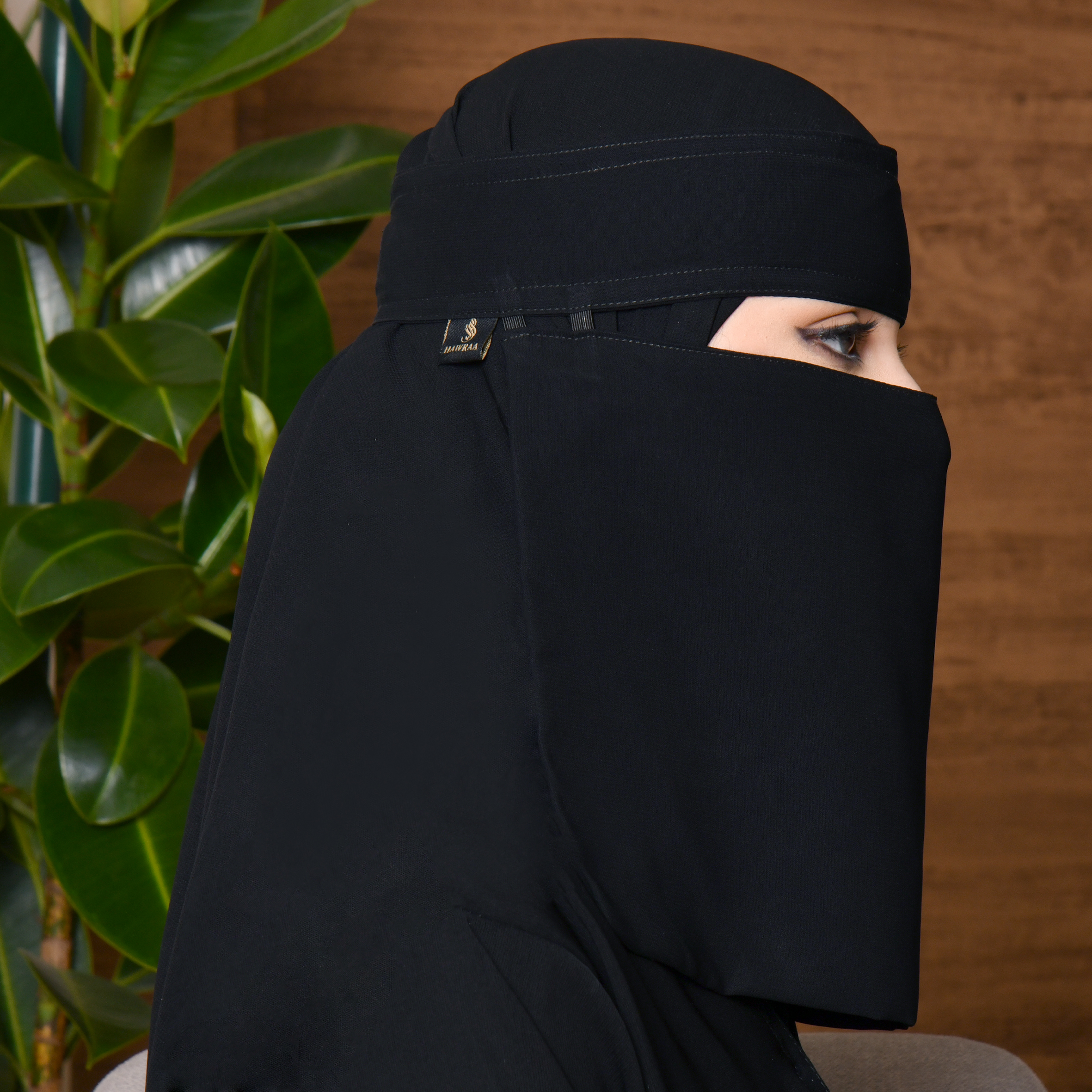  نقاب قصير لاصق بمطاطين بلوقو 
