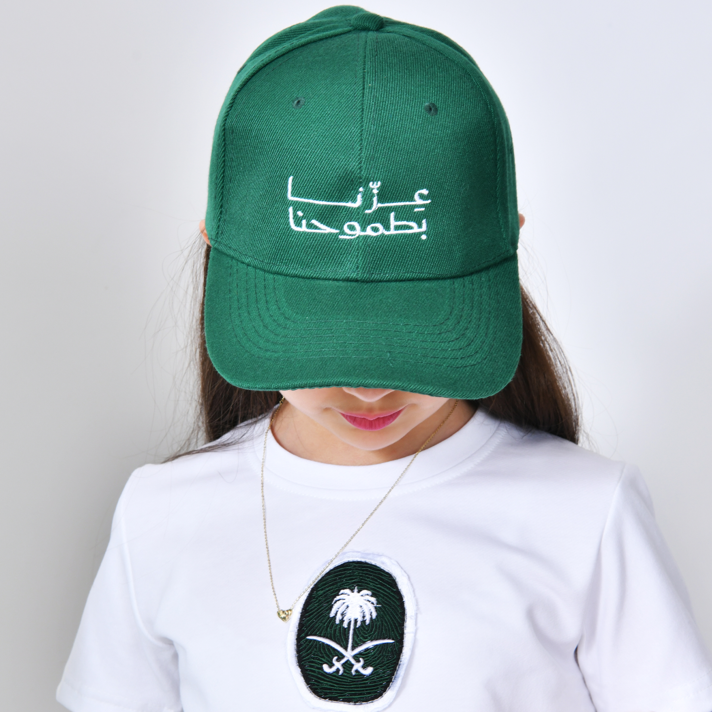  كاب أخضر بتطريز شعار عزنا بطموحنا ( للكبار والصغار) 