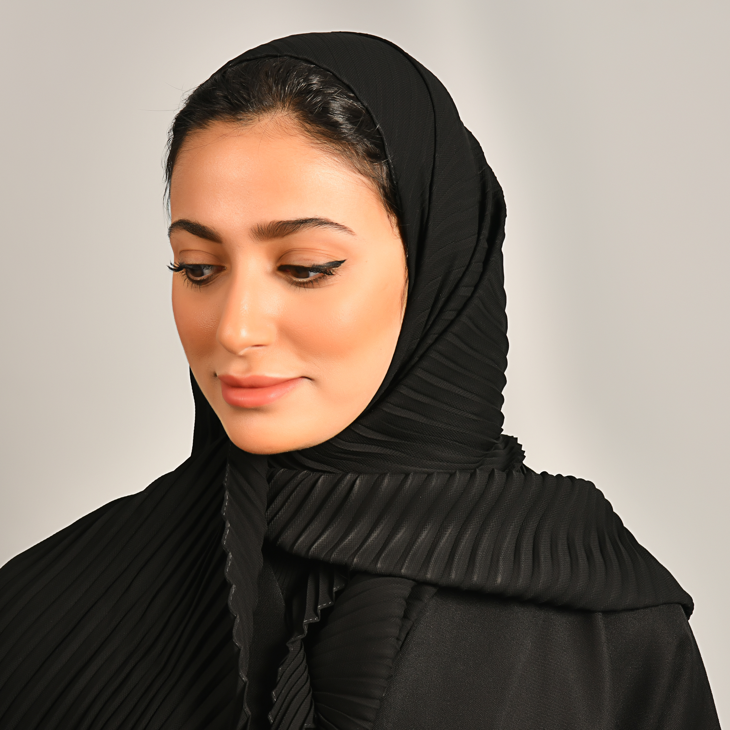  طرحه حرير سوداء بكسرات سهميه  
