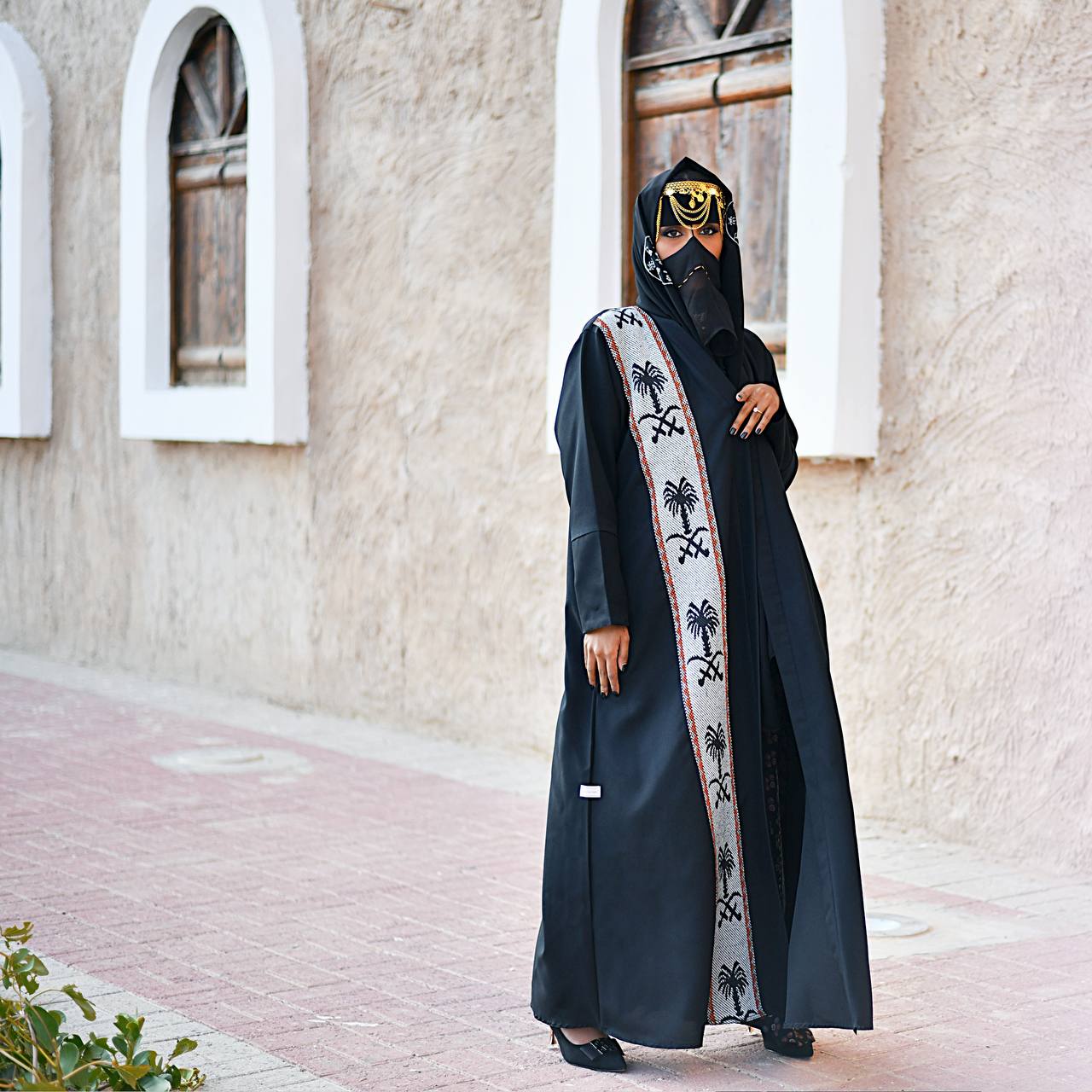  عباية بسدو تراثي يمثل شعار المملكة العربية السعودية ( السيفين والنخلة ) 