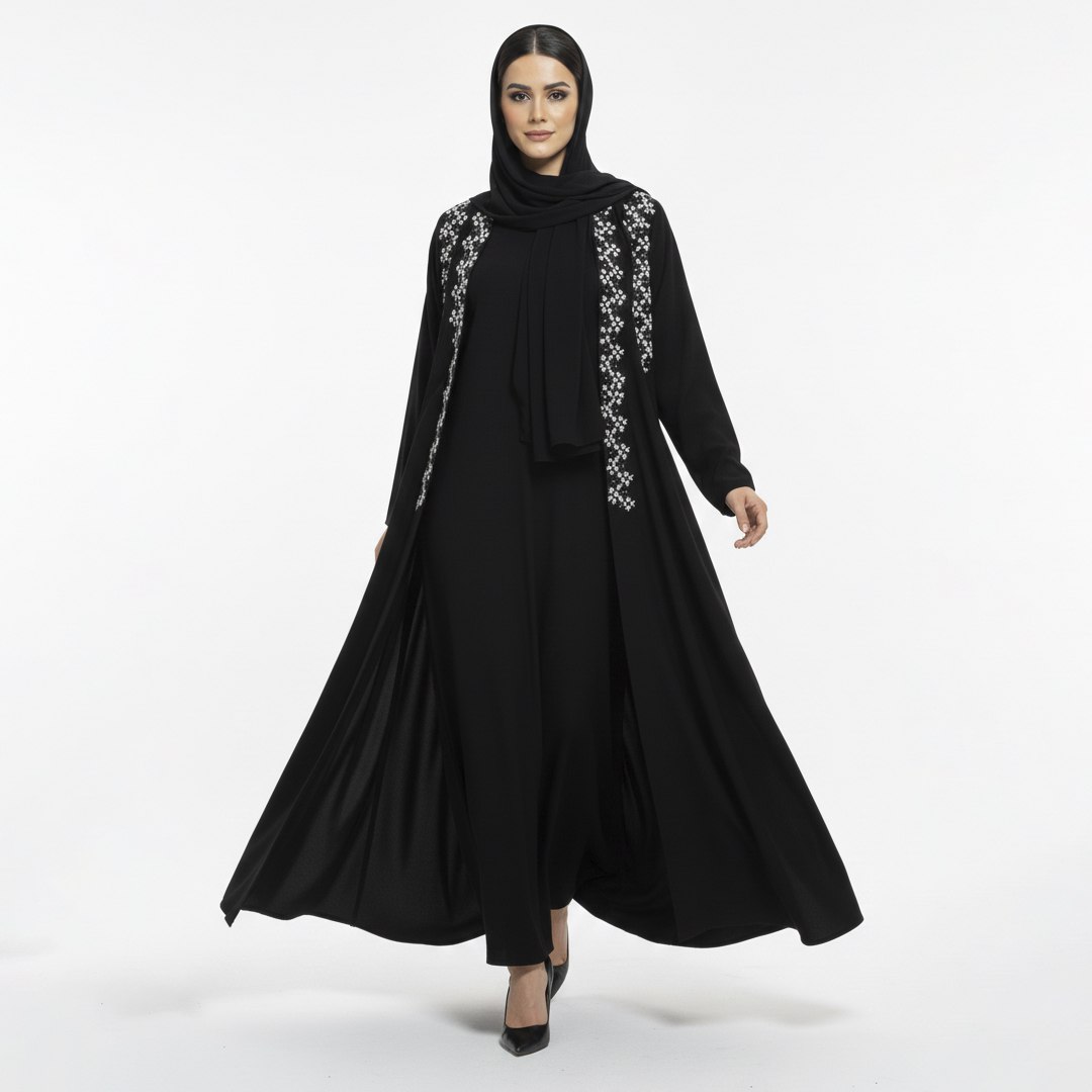  عباية باللون الأسود موديل كلوش بشك وتطريز راق 