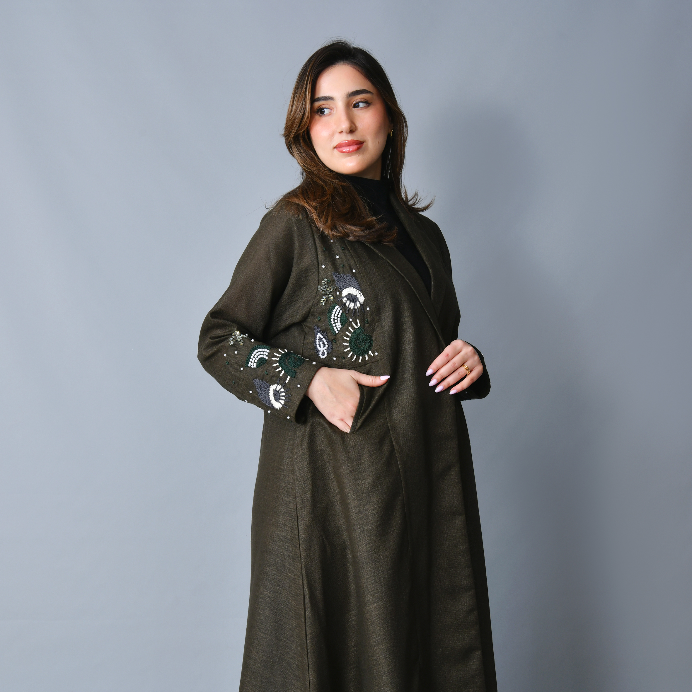  عباية بتصميم بليزر غير مبطن بقماش الينن-اخضر زيتي  