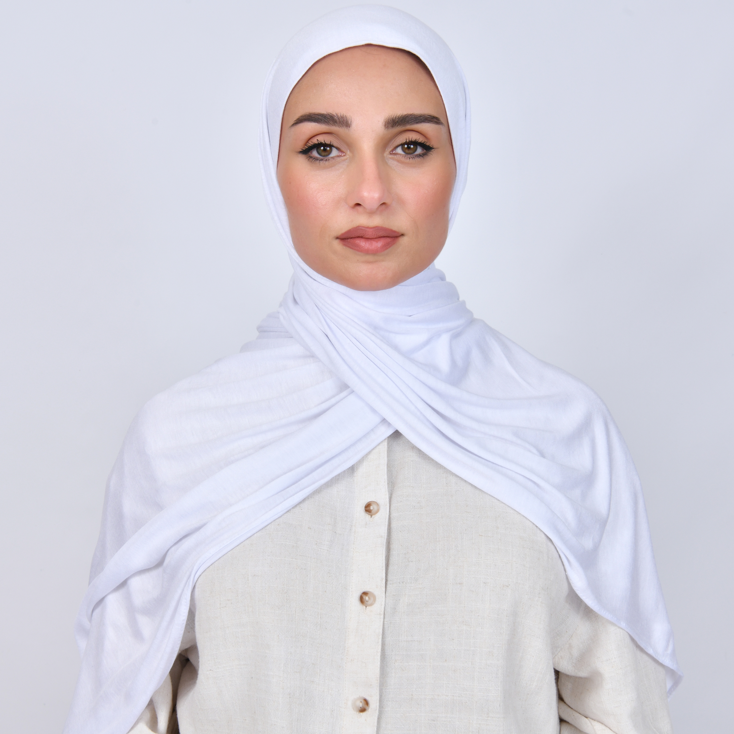  طرحة قطن ناعم بخياطة بالمنتصف - ابيض 