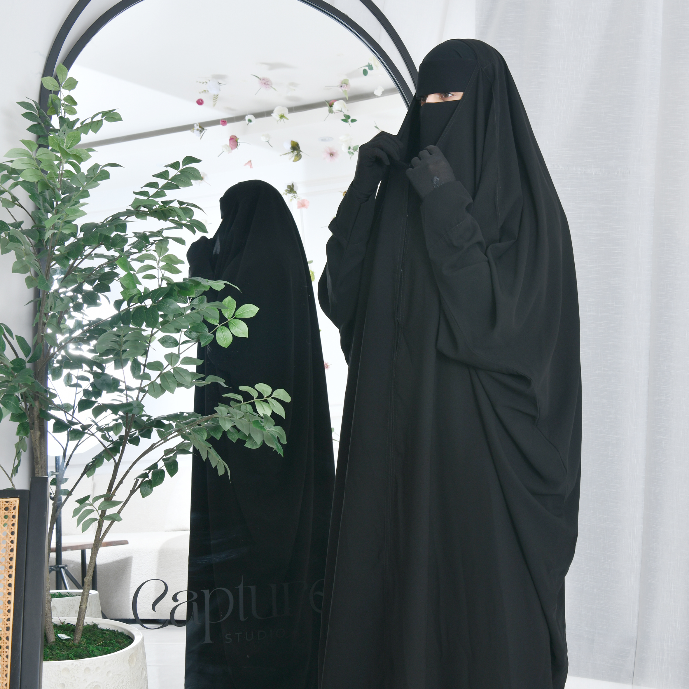  عباية راس بقصة ربع بشت بكم ضيق مغلقة بطقطق 