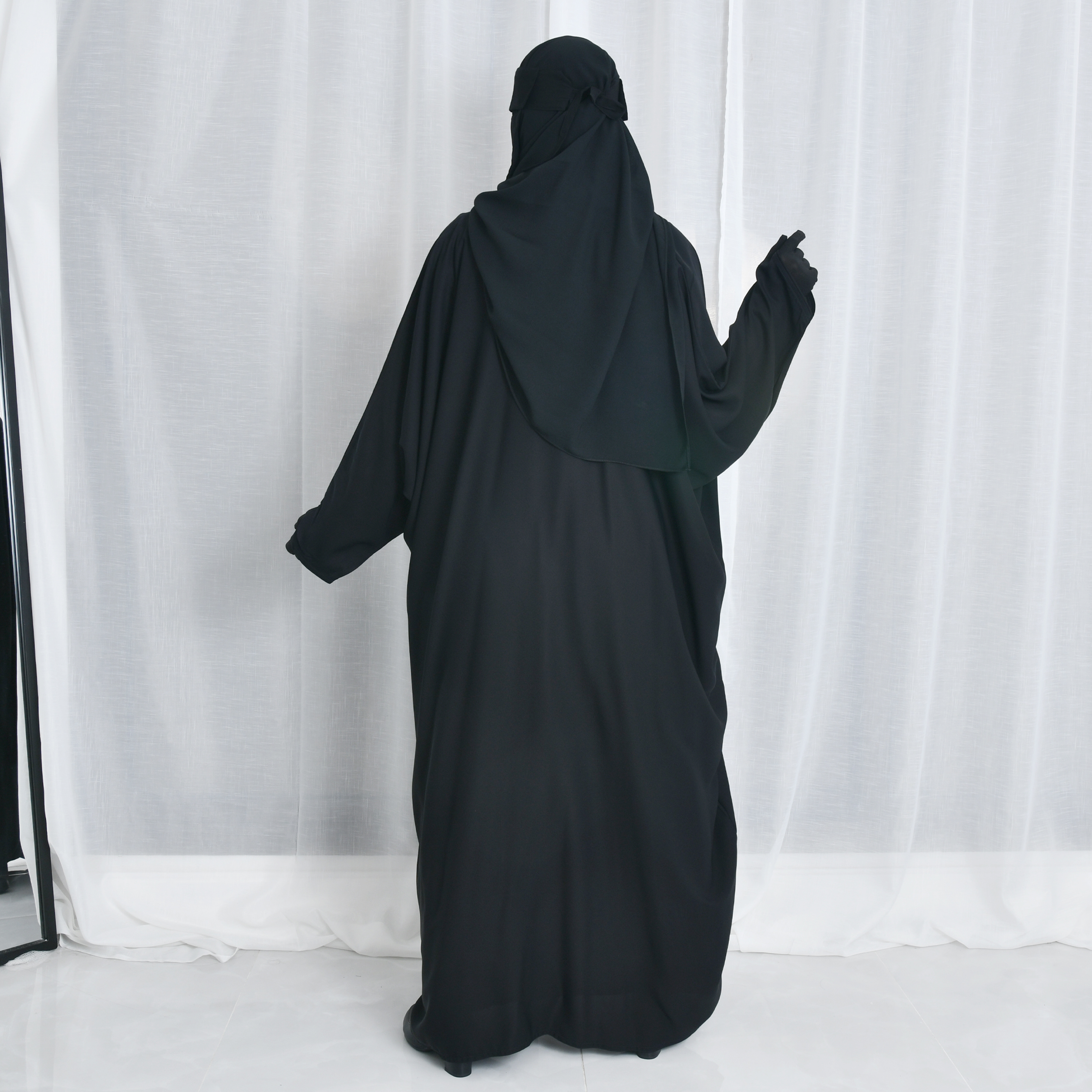  عباية كتف سوداء سادة ربع بشت بكم بفتحة اصبع 