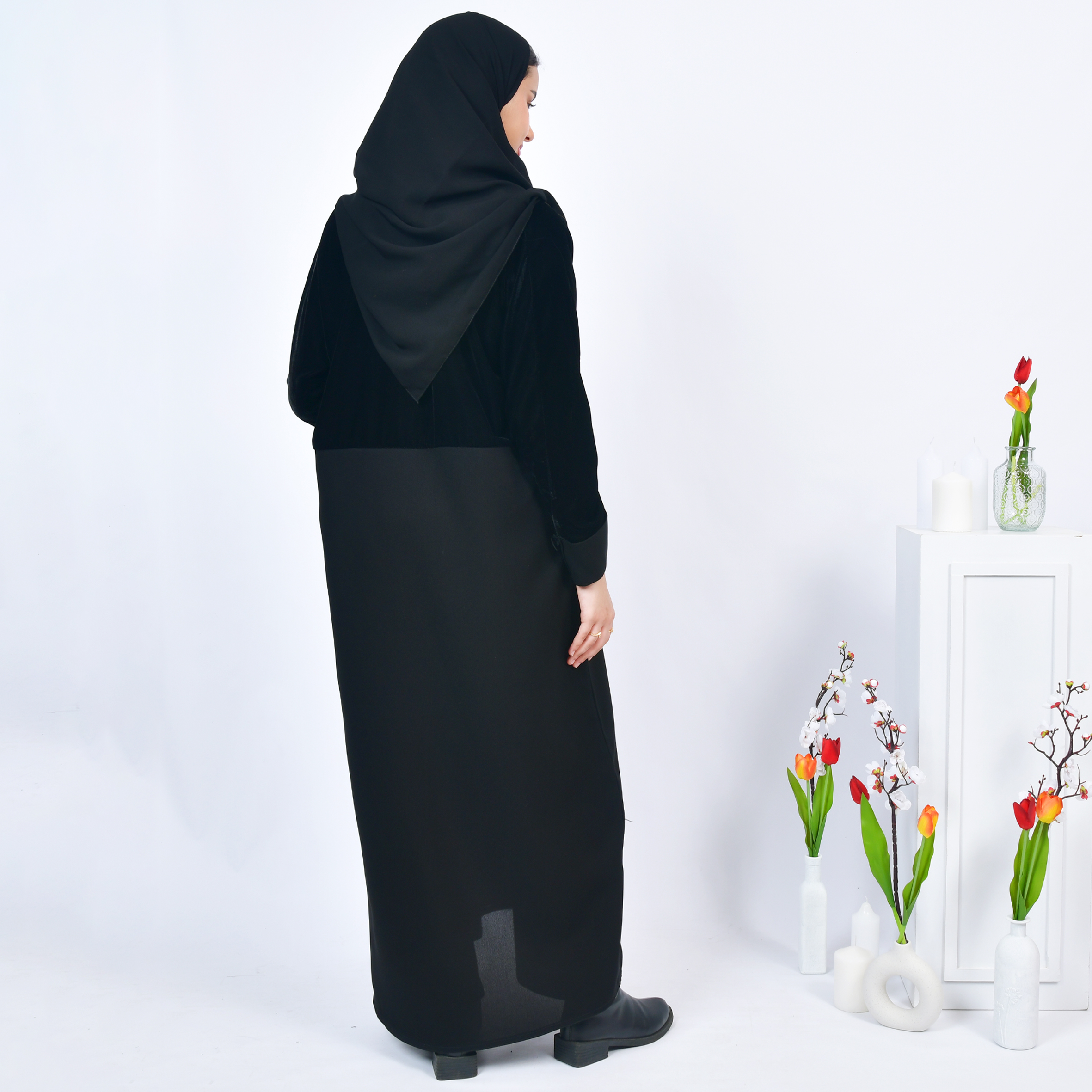  عباية بناتية شتوية بقماش الكريب والمخمل على الجزء العلوي  