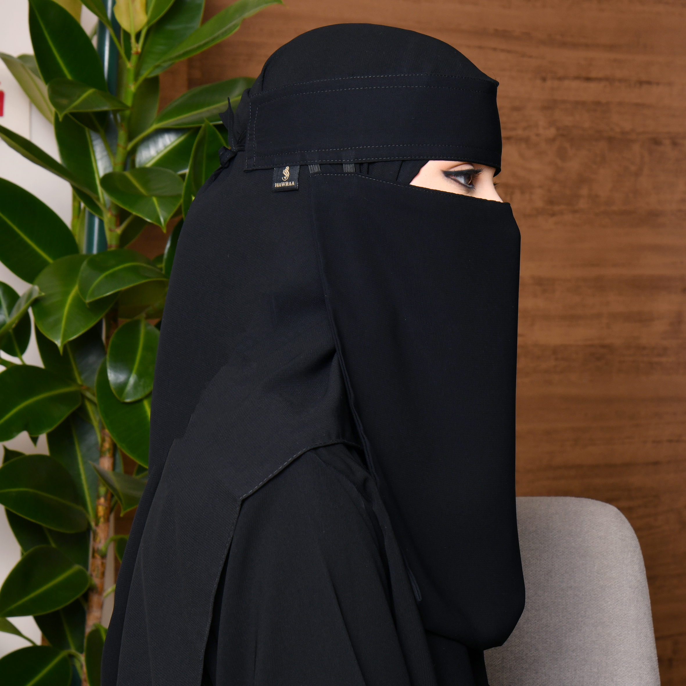  نقاب طويل بمطاطين وربطة بلوقو 
