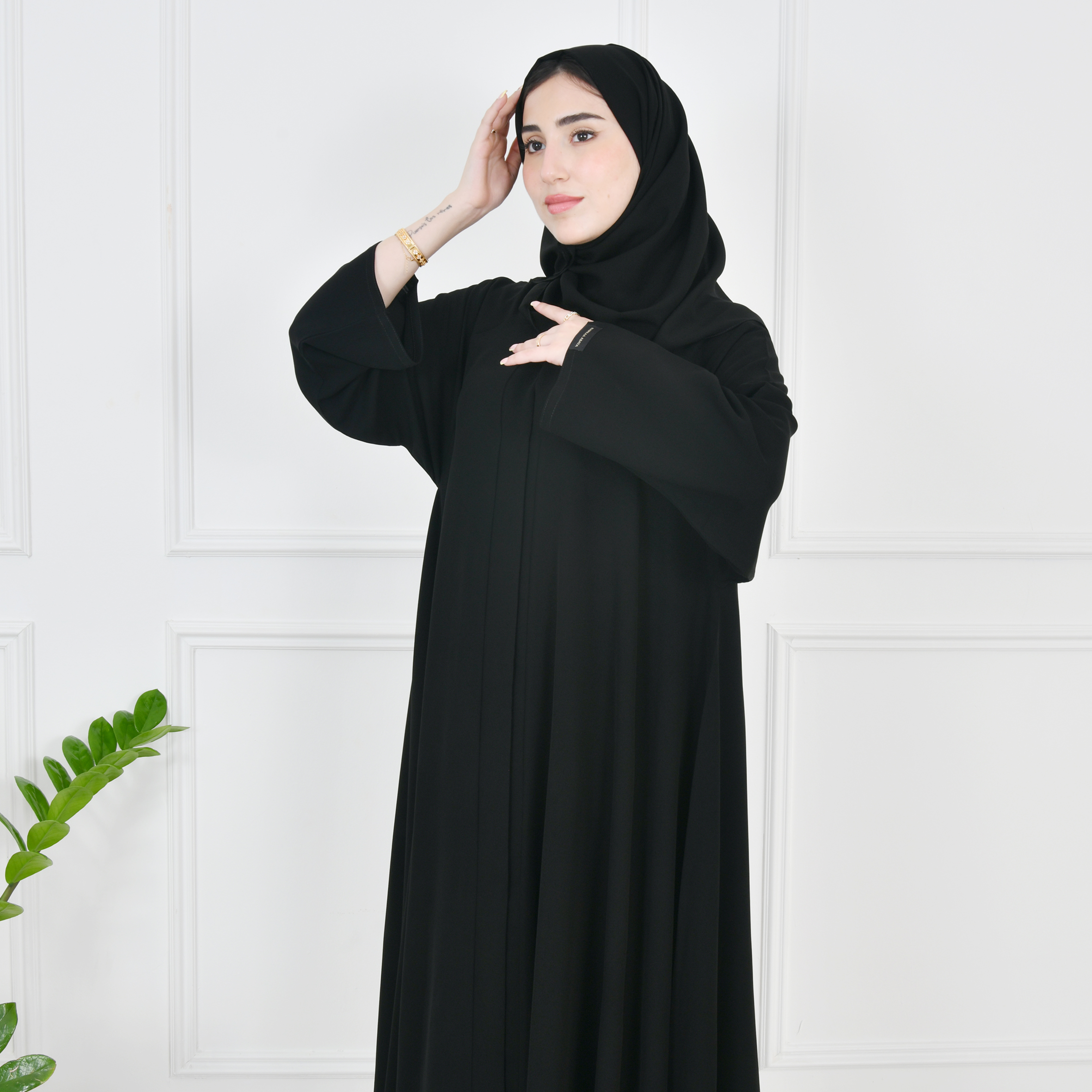  عباية سوداء كلوش مغلقة بطقطق  