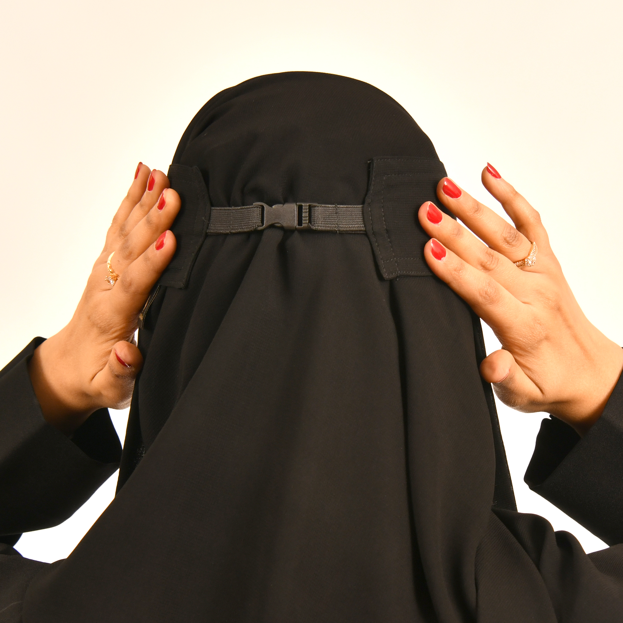  نقاب بقطعة اغلاق 