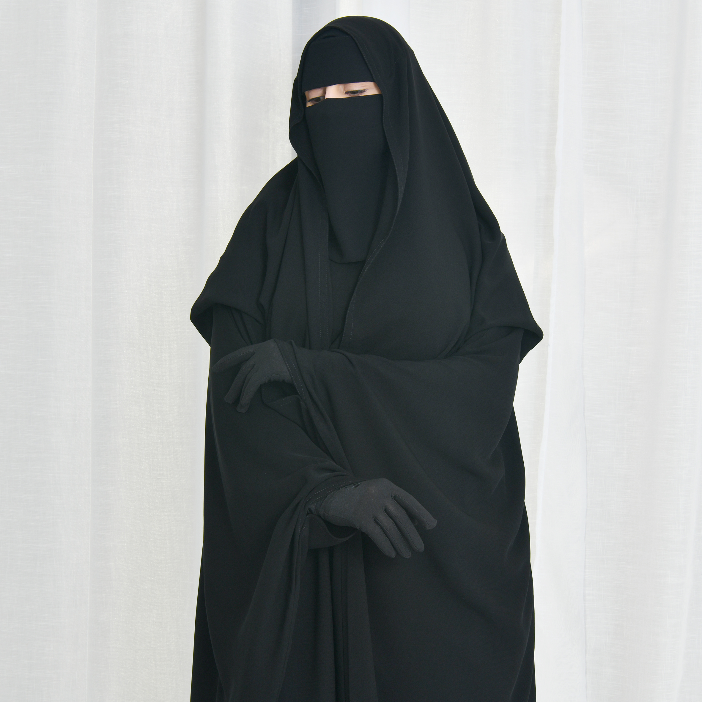  عباية راس موديل سديري طقطق بقصة فراشة واكمام بفتحة اصبع 