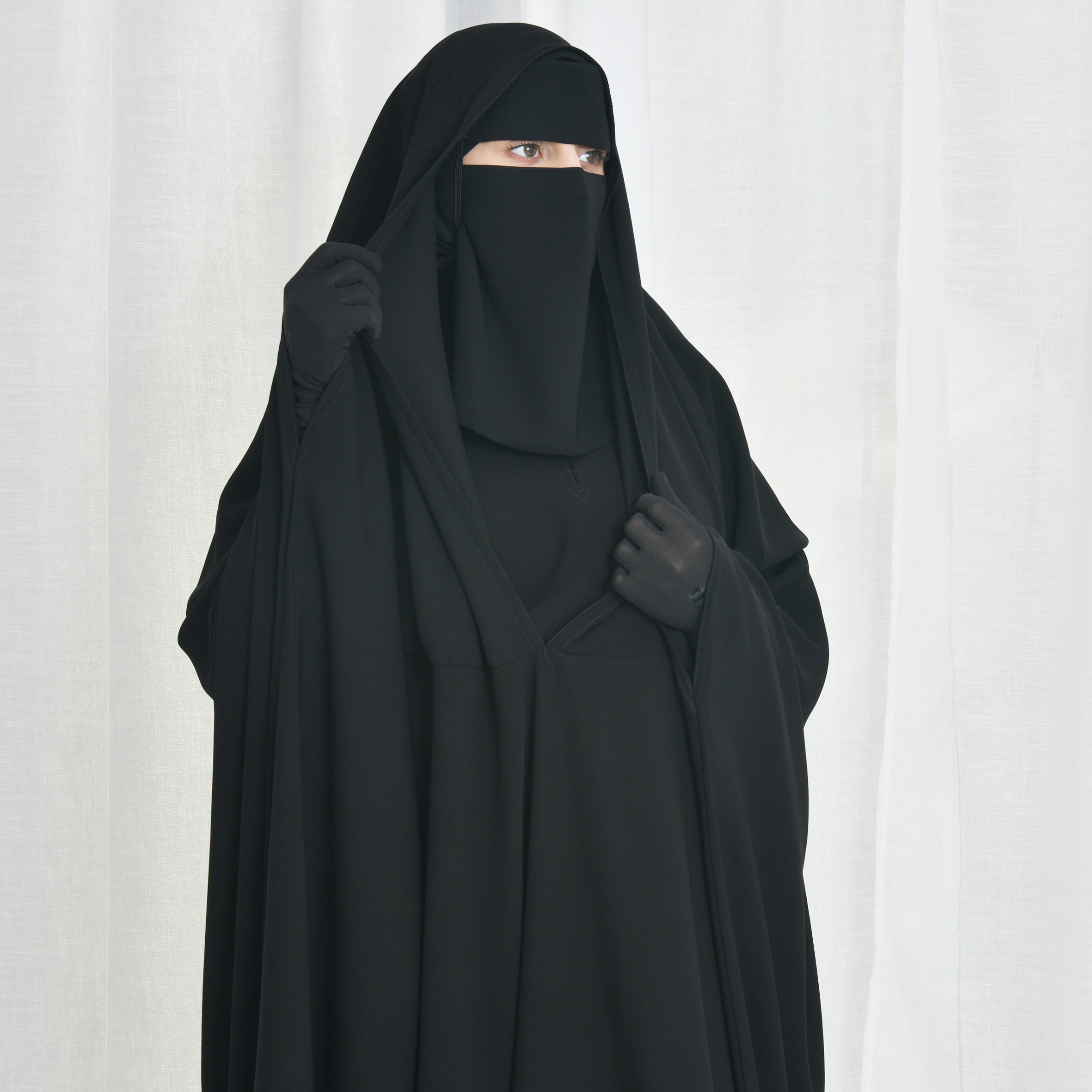  عباية راس موديل سديري طقطق بقصة فراشة واكمام بفتحة اصبع 