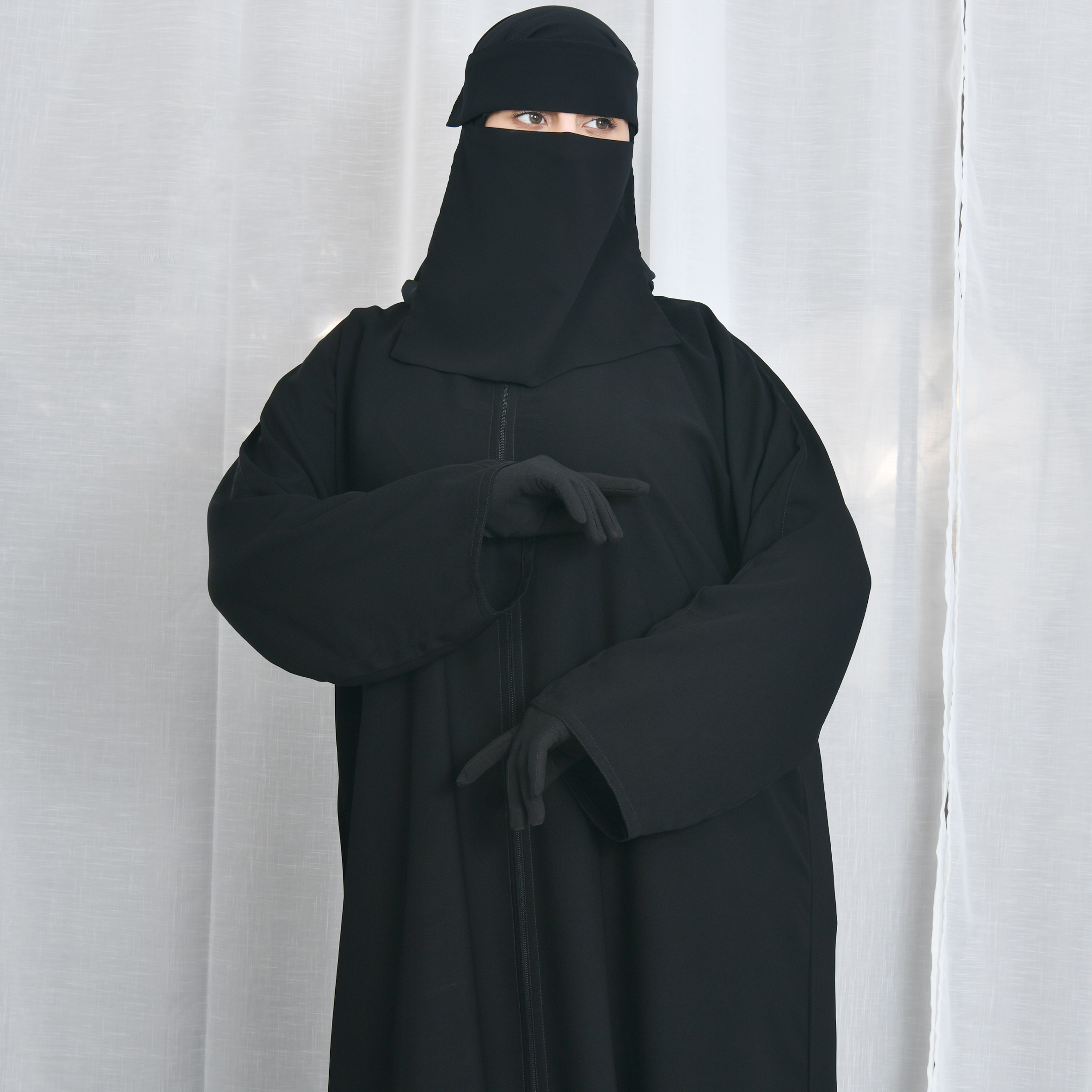  عباية كتف سوداء سادة بسحاب اغلاق 