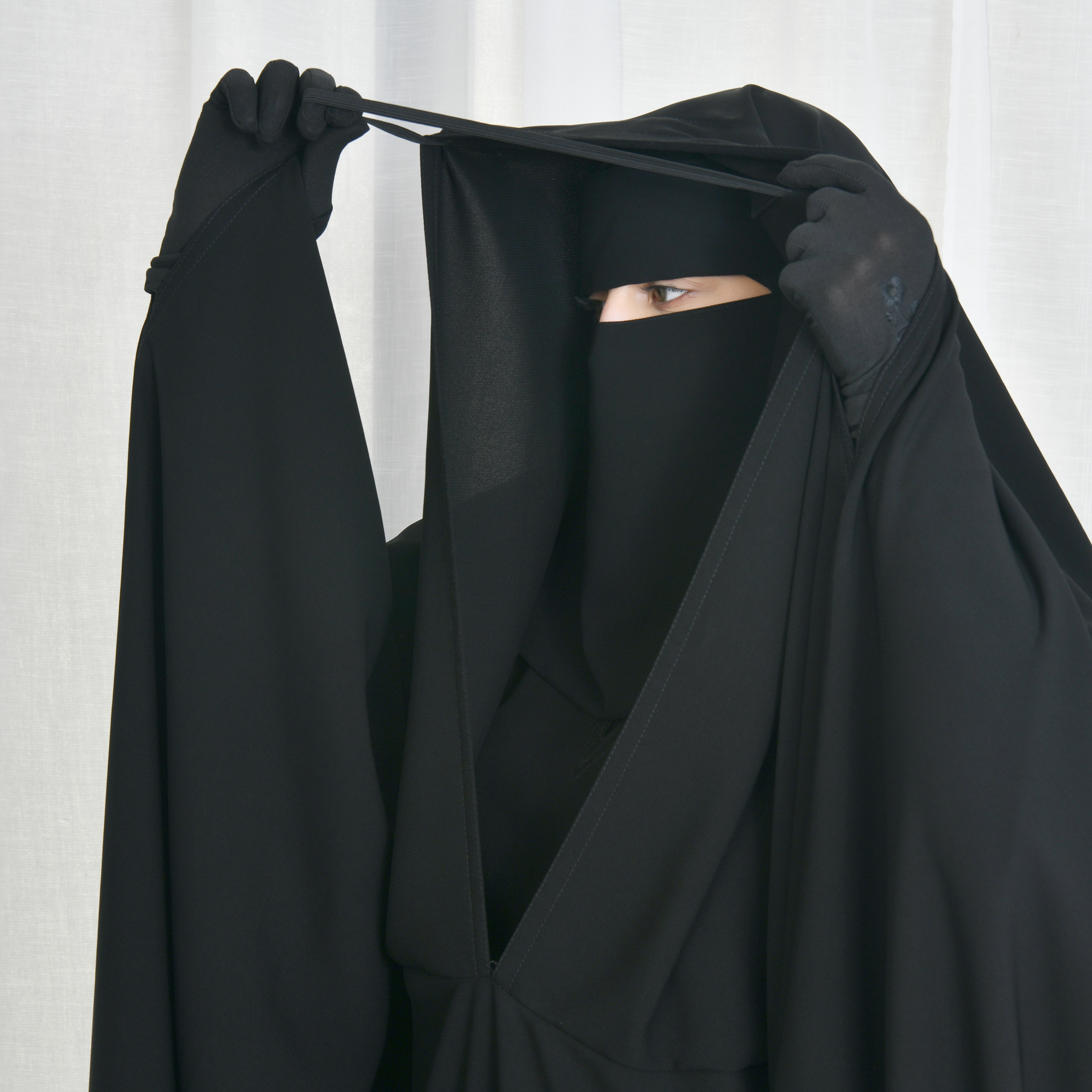  عباية راس موديل سديري طقطق بقصة فراشة واكمام بفتحة اصبع 