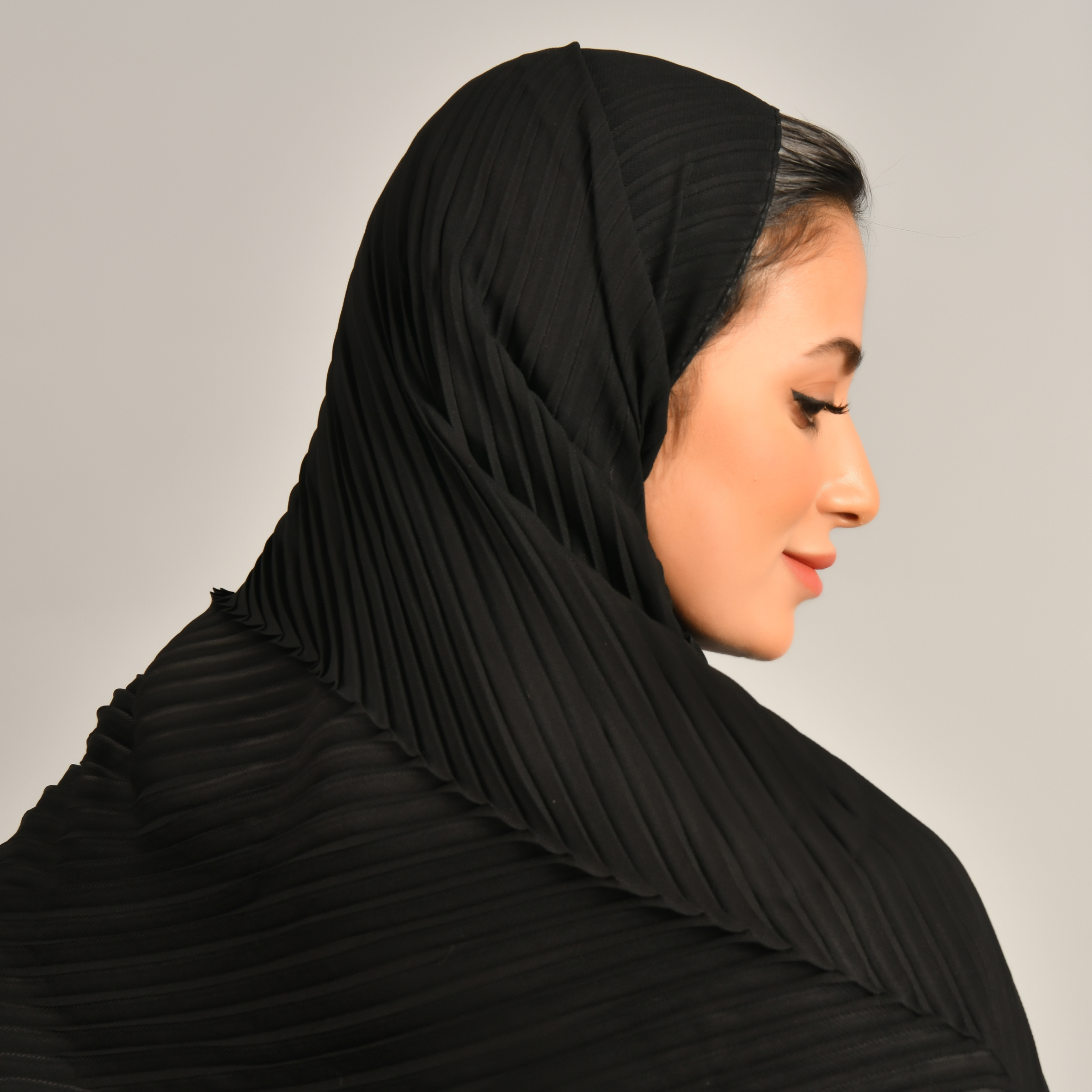  طرحه حرير سوداء بكسرات سهميه  