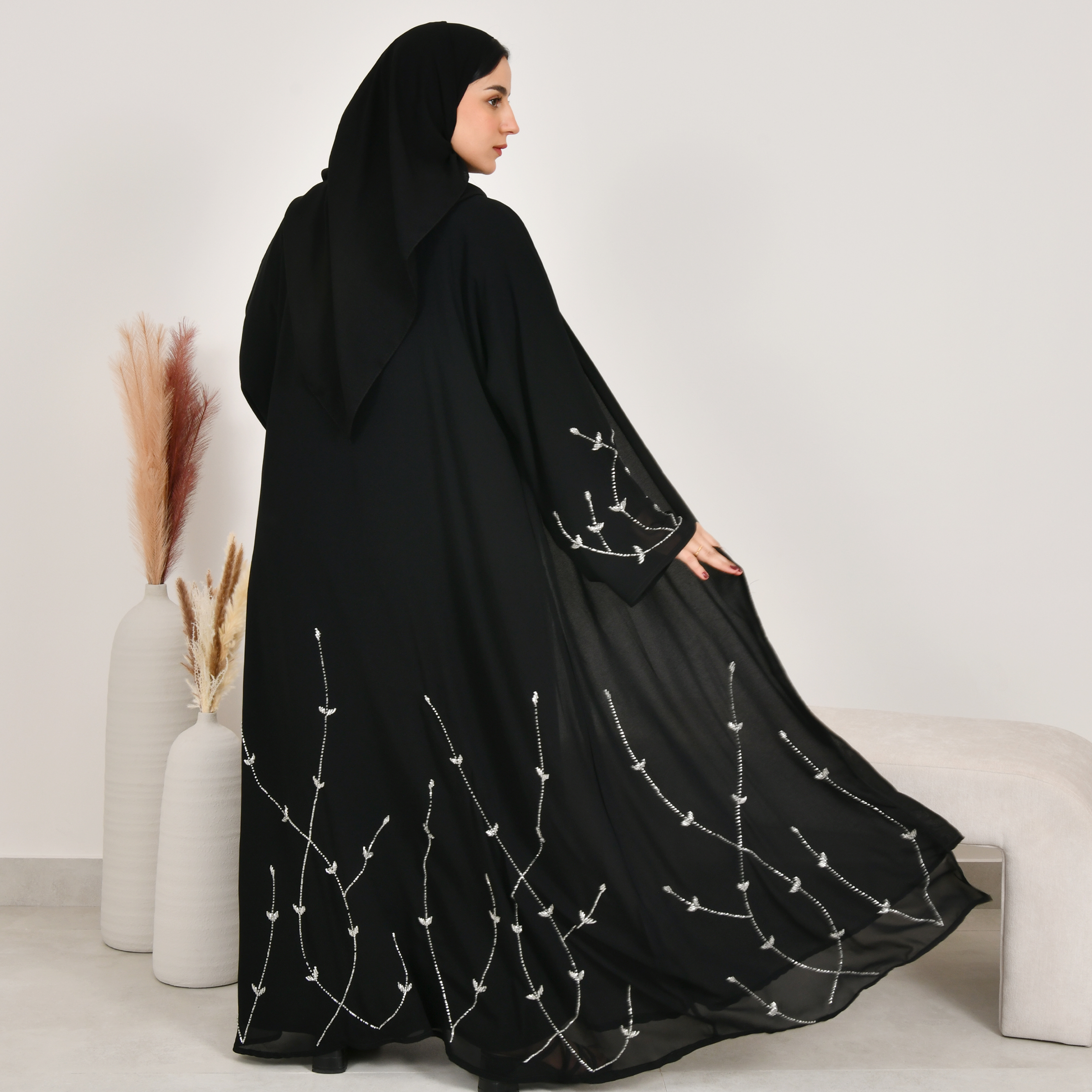  عباية لف سوداء بشك ابيض انيق 