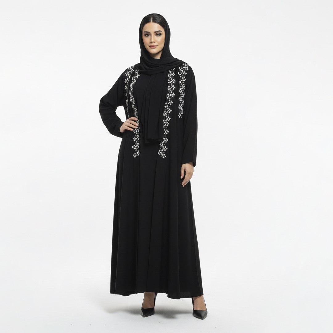  عباية باللون الأسود موديل كلوش بشك وتطريز راق 