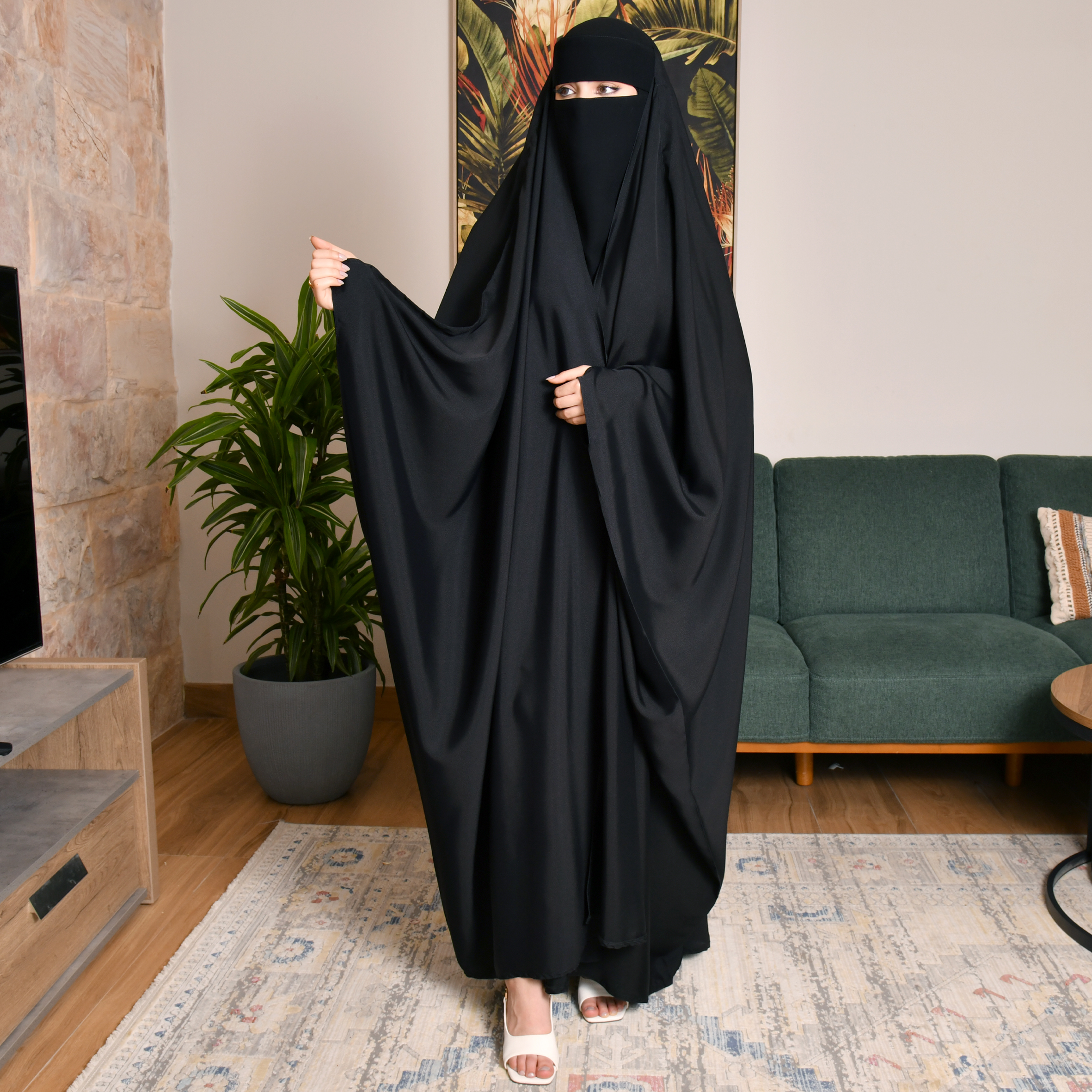  عباية راس  لف محتشمة بقصة الفراشة  مع فتحة الأصبع بقماش نص لمعه 