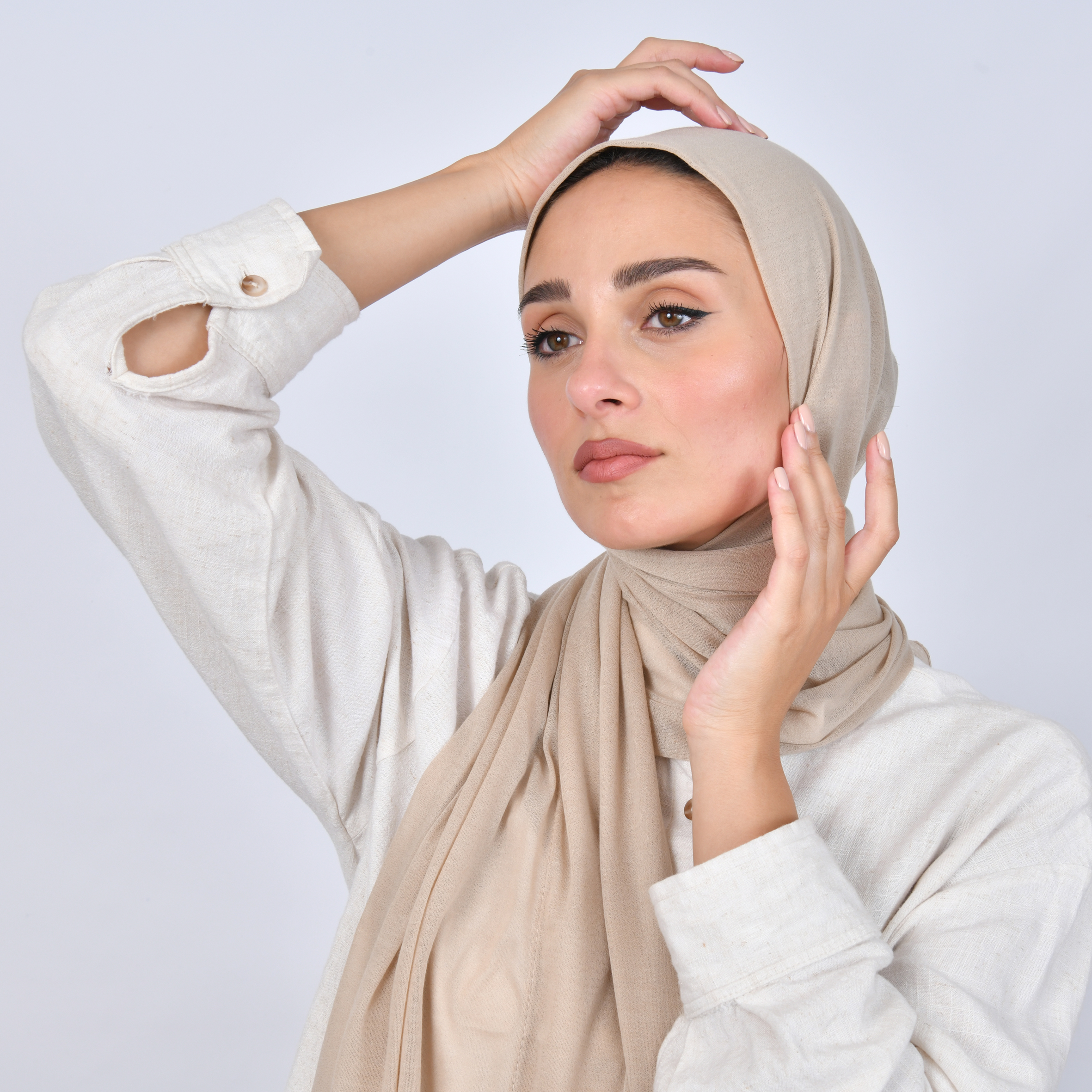  طرحة قطن ربع مبطنة من الامام بخياطة - بيج فاتح 