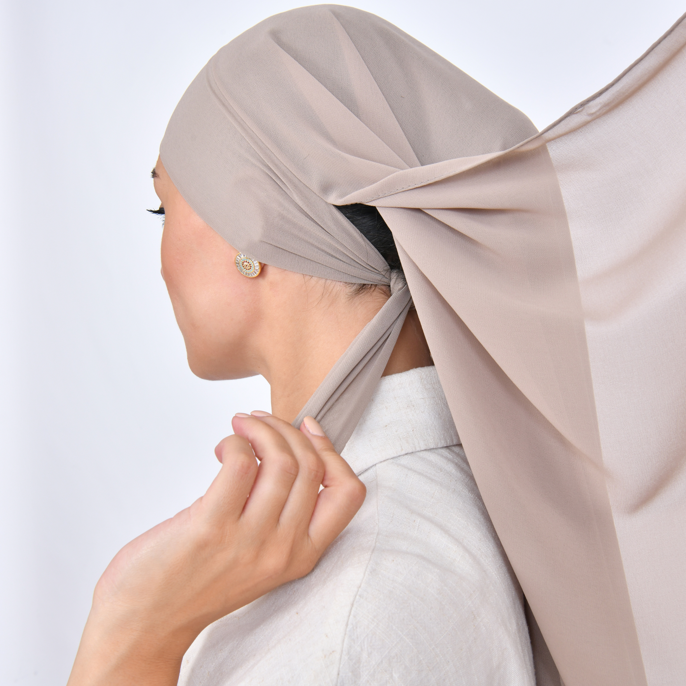  طرحة شيفون بربطة اغلاق - بيج 