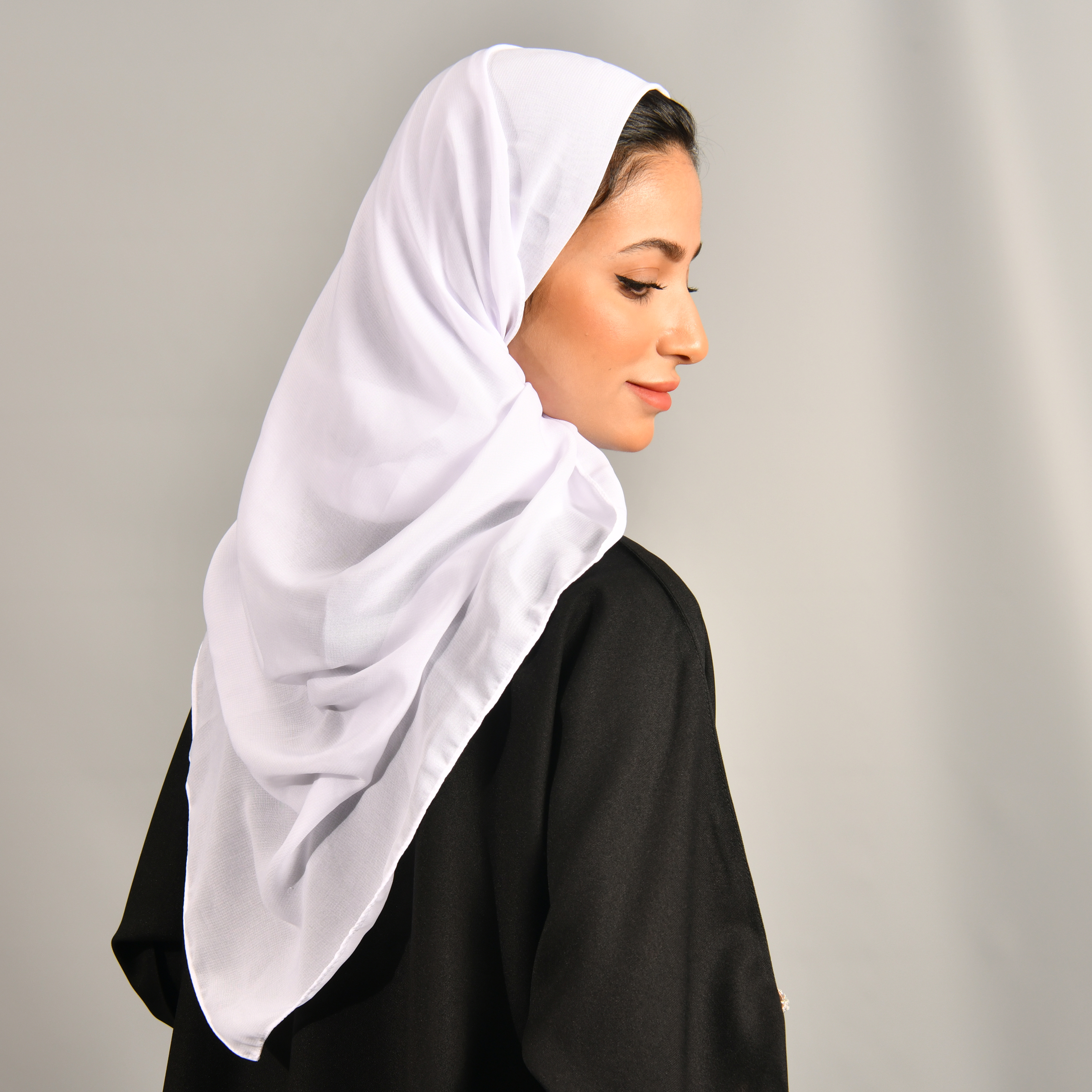  طرحة حرير أبيض 