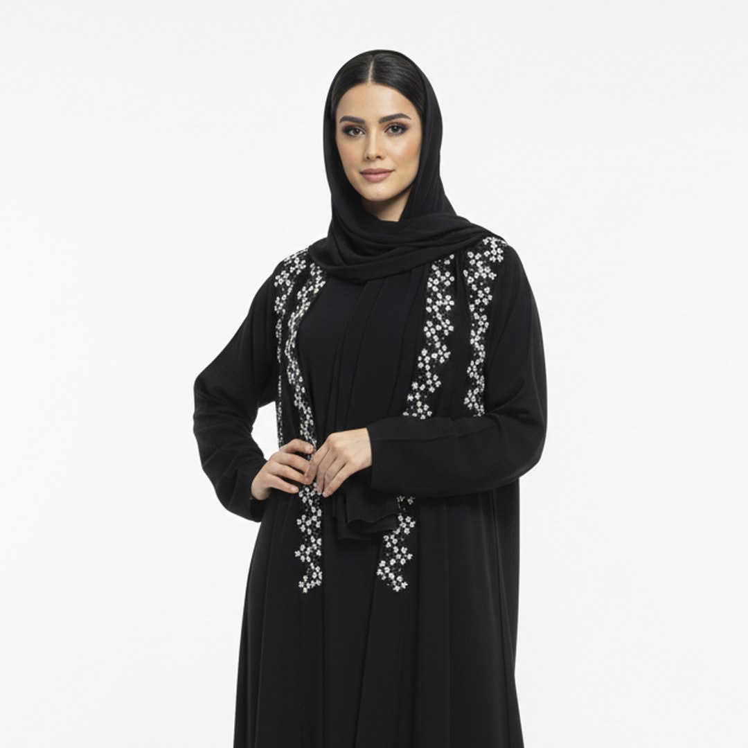  عباية باللون الأسود موديل كلوش بشك وتطريز راق 