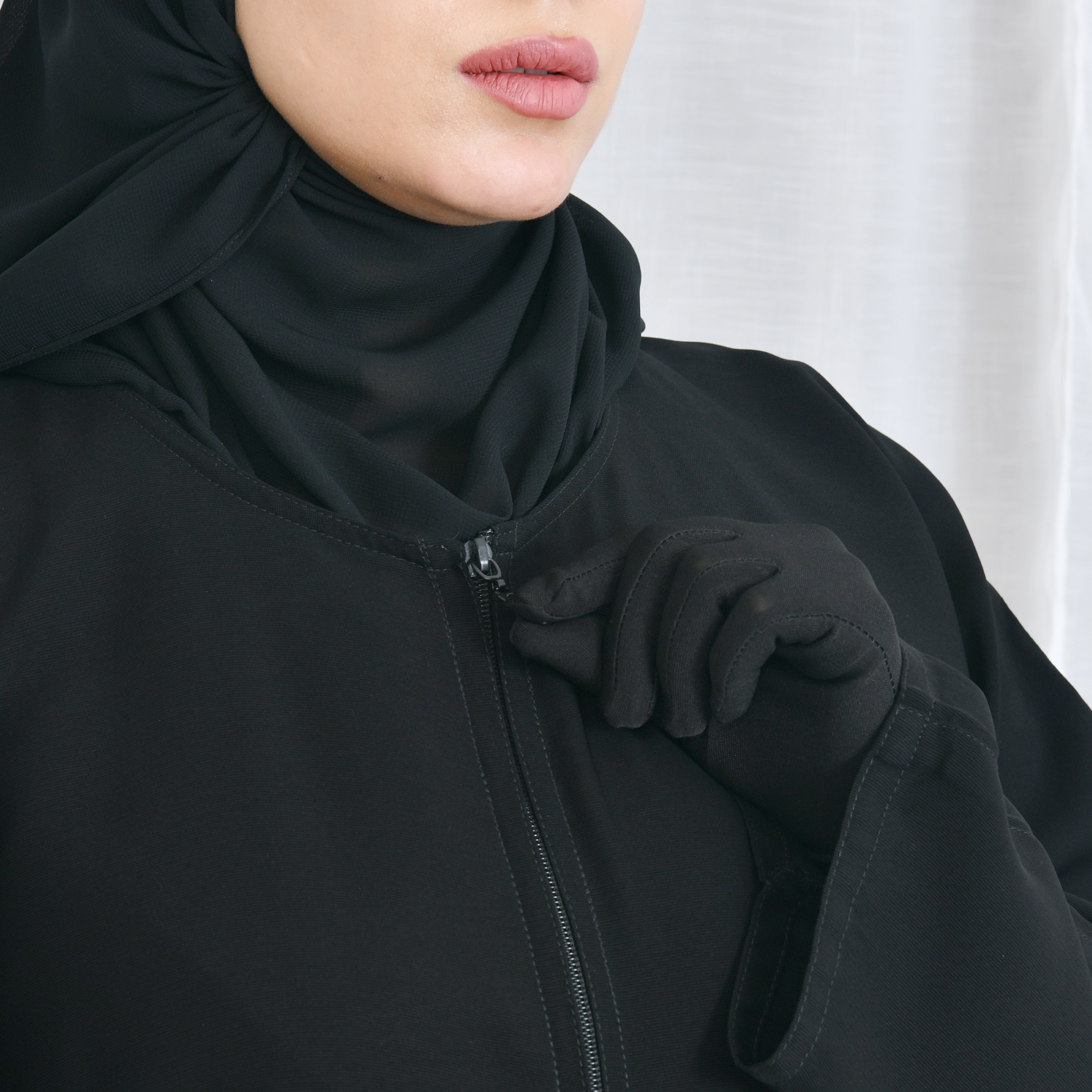  عباية كتف سوداء سادة بسحاب اغلاق 