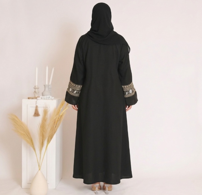  عباية لف سوداء بكلفة زاهية على الاكمام الدبل 
