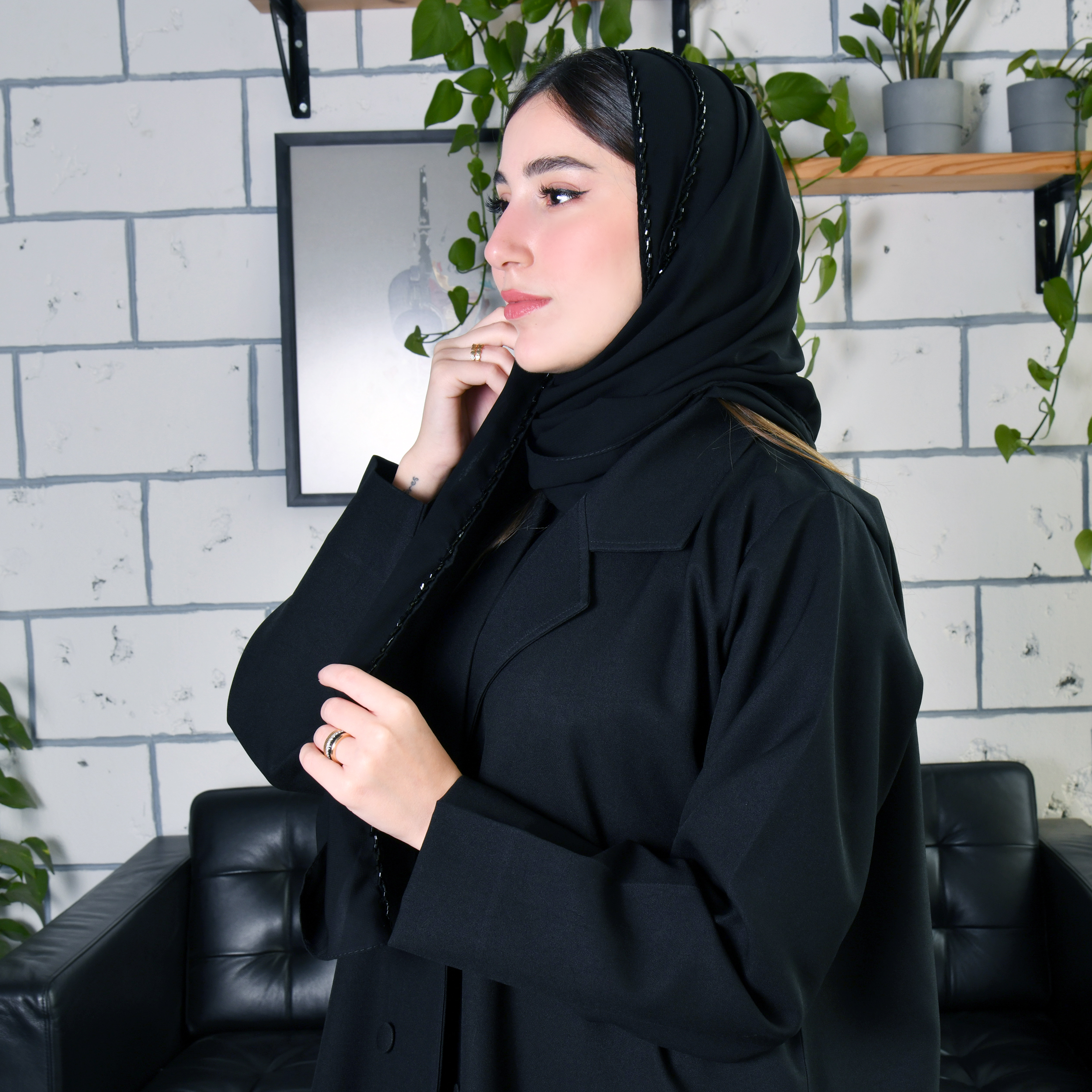  طرحه حرير سوداء مع شك اسود على الحواف 
