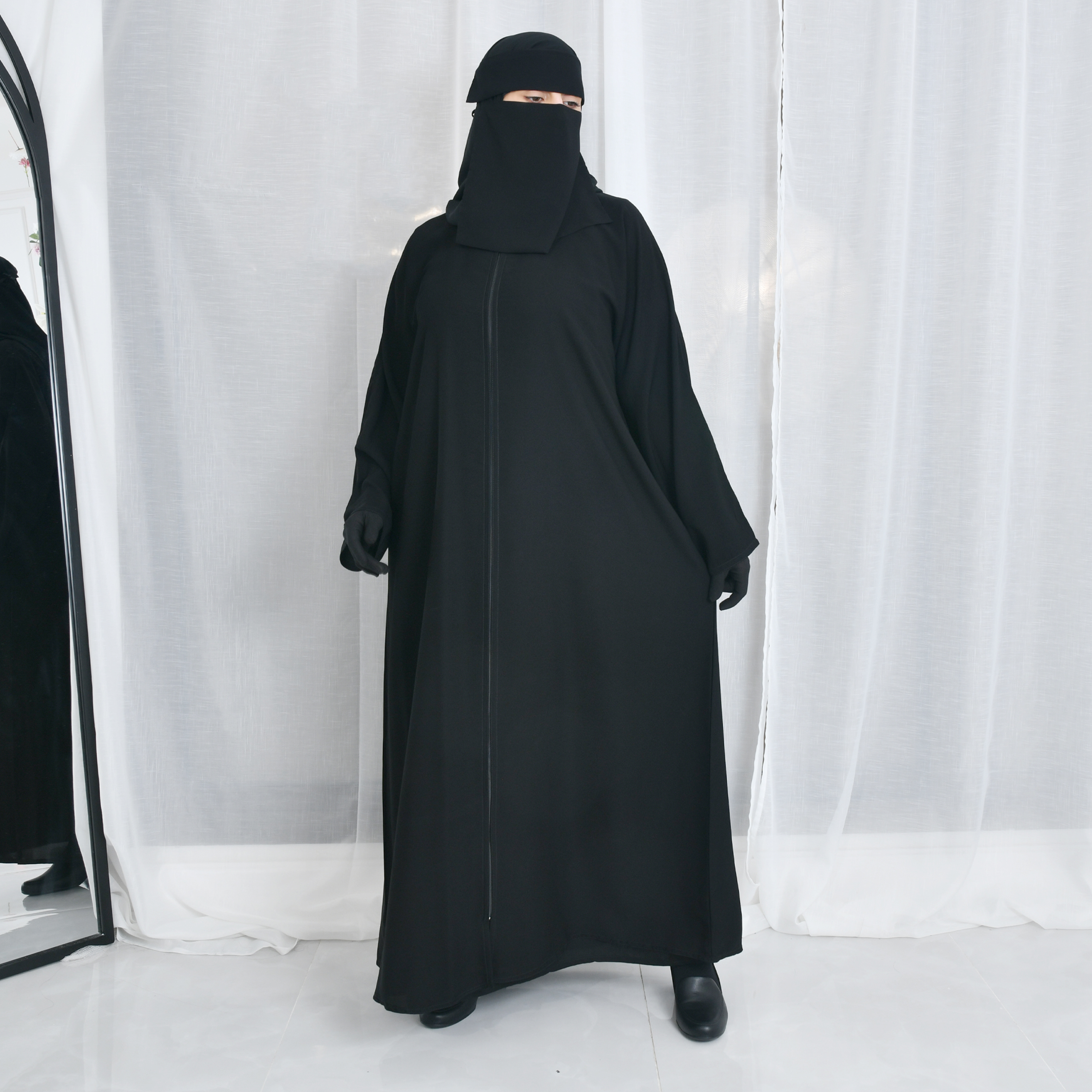  عباية كتف سوداء سادة بسحاب اغلاق 