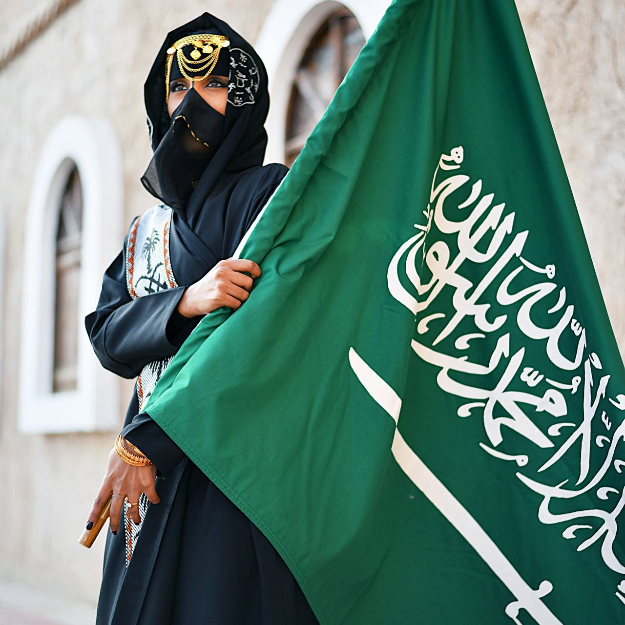  عباية بسدو تراثي يمثل شعار المملكة العربية السعودية ( السيفين والنخلة ) 