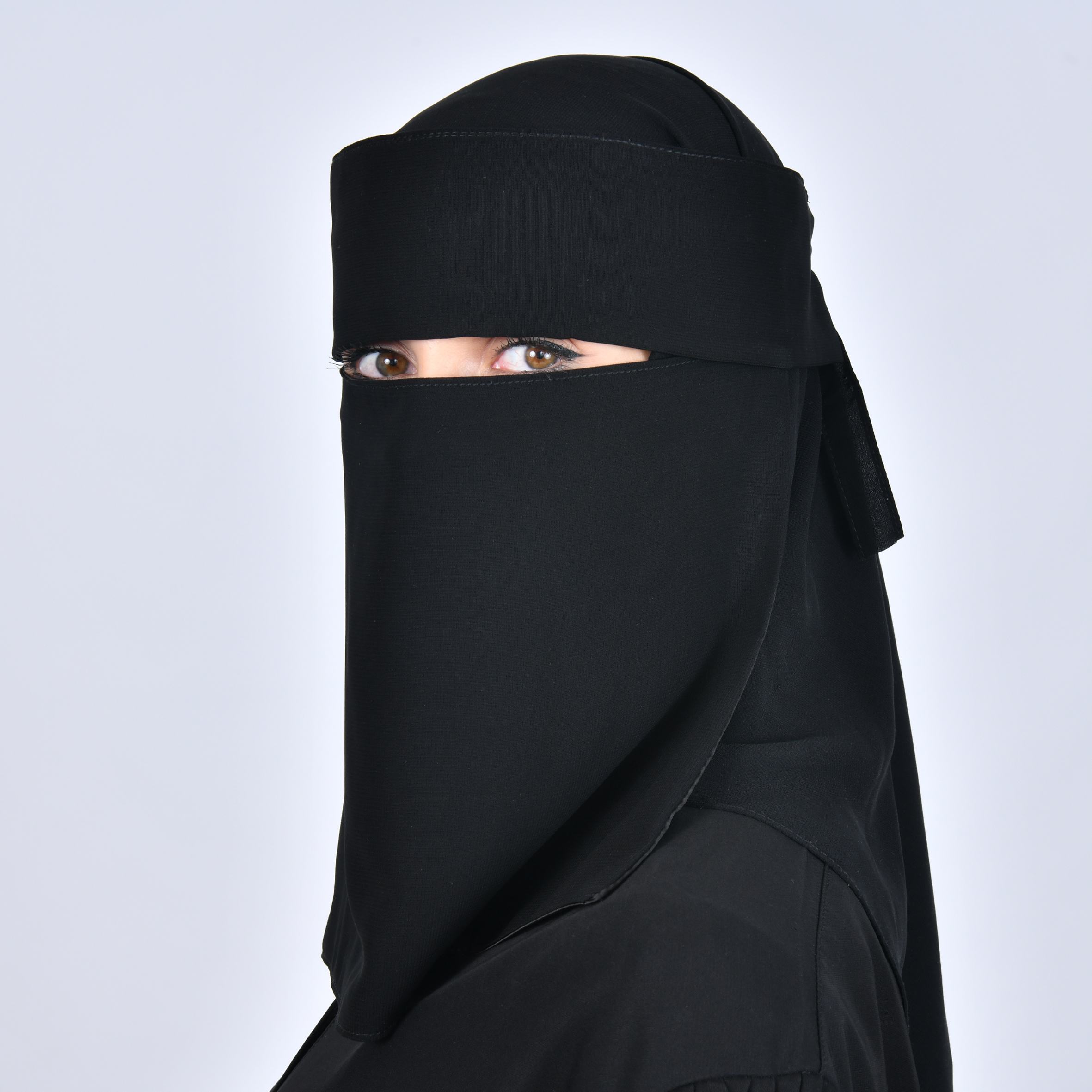  نقاب شمسي متوسط الطول ببطانه حرير و رباط اغلاق 