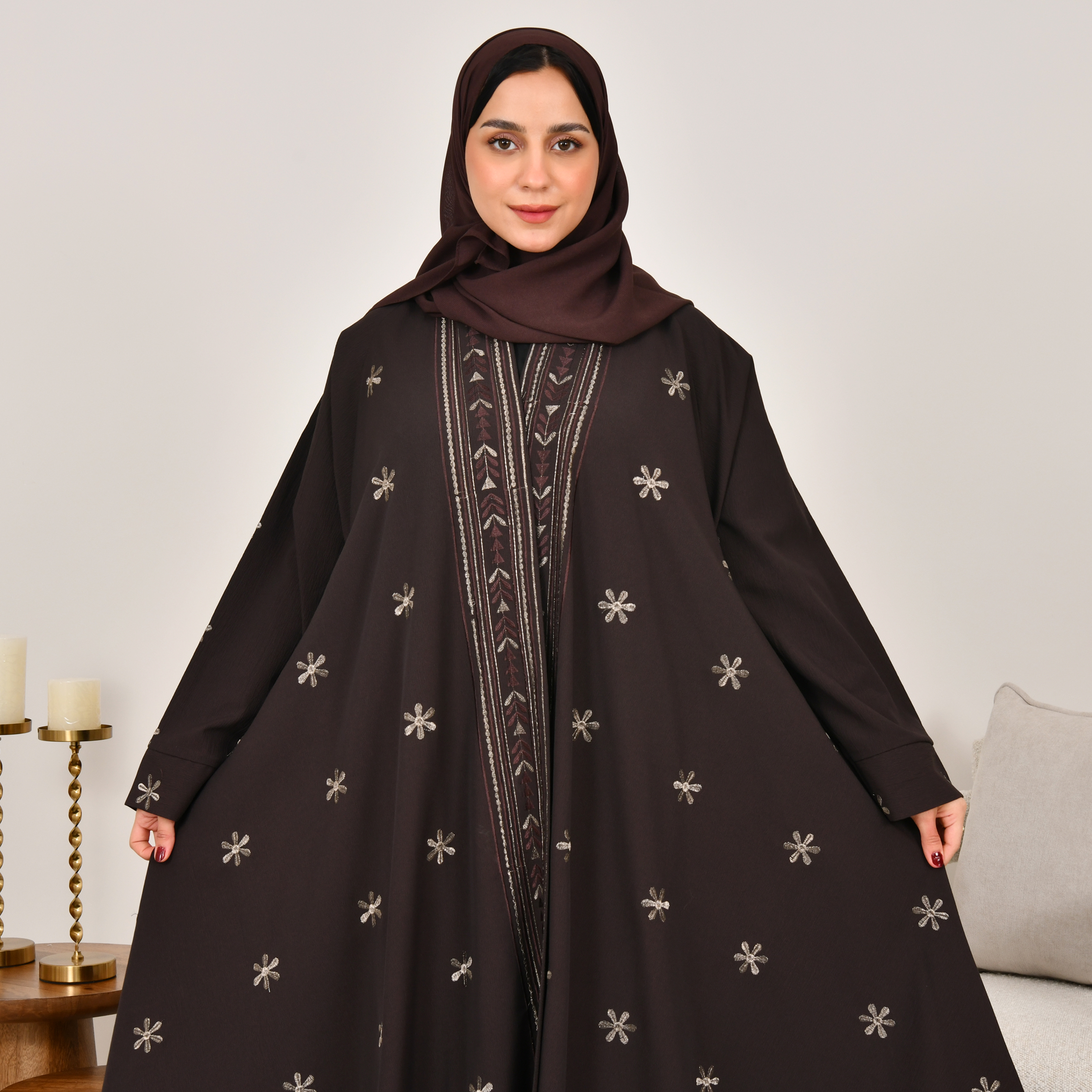  عباية لف كلوش باللون البني بتطريز انيق  