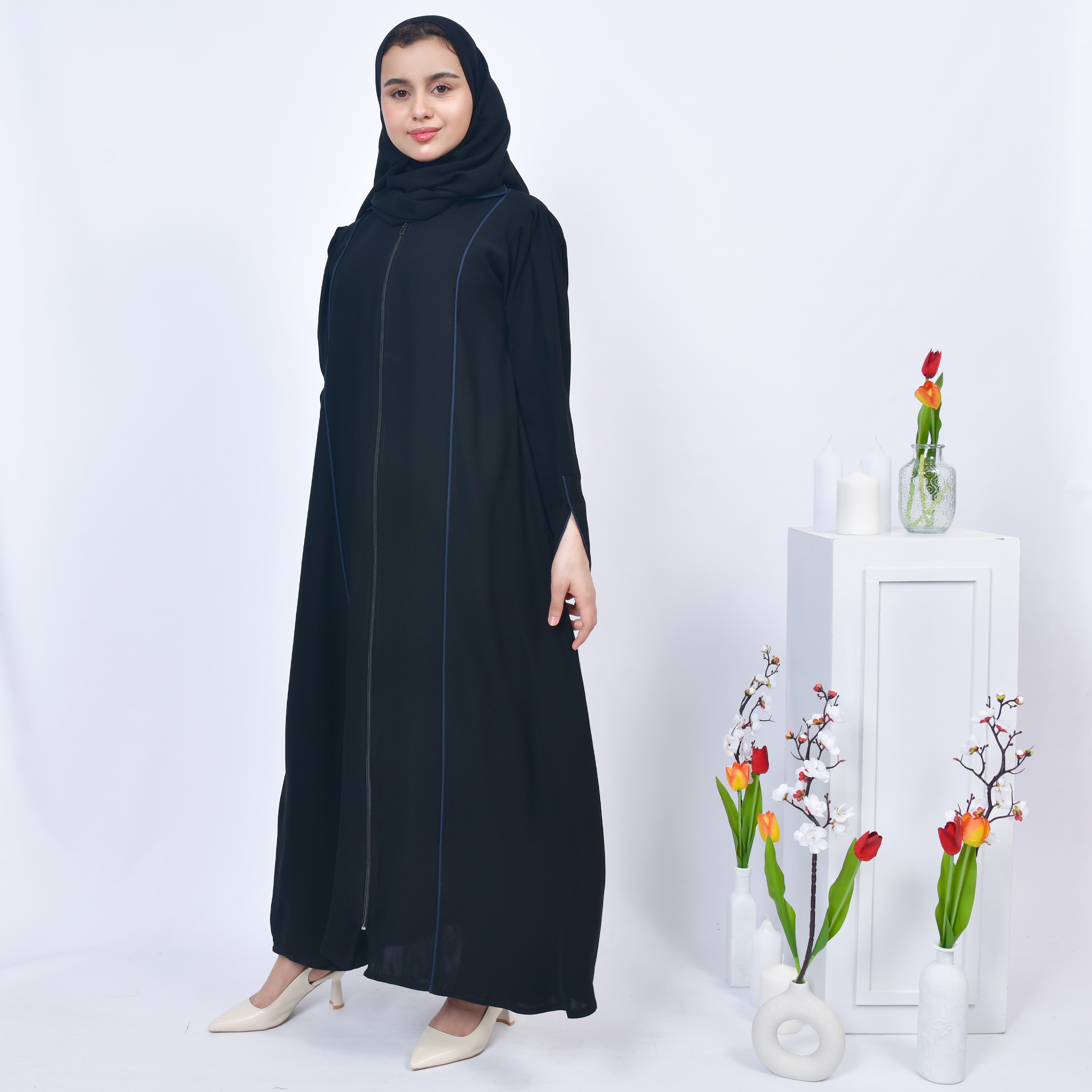  عباية بناتية عملية مغلقة بسحاب مع تحديد قيطان باللون الكحلي  