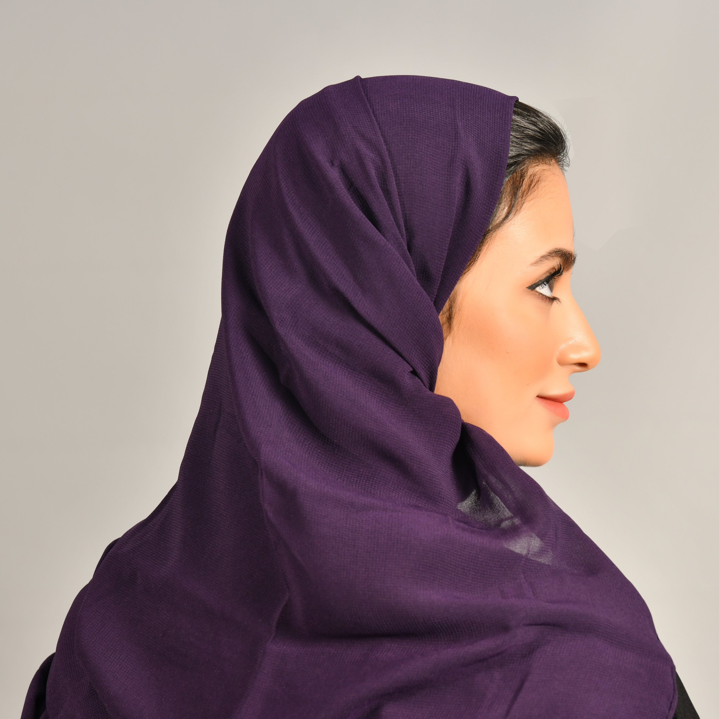  طرحه حرير بلون بنفسج داكن 