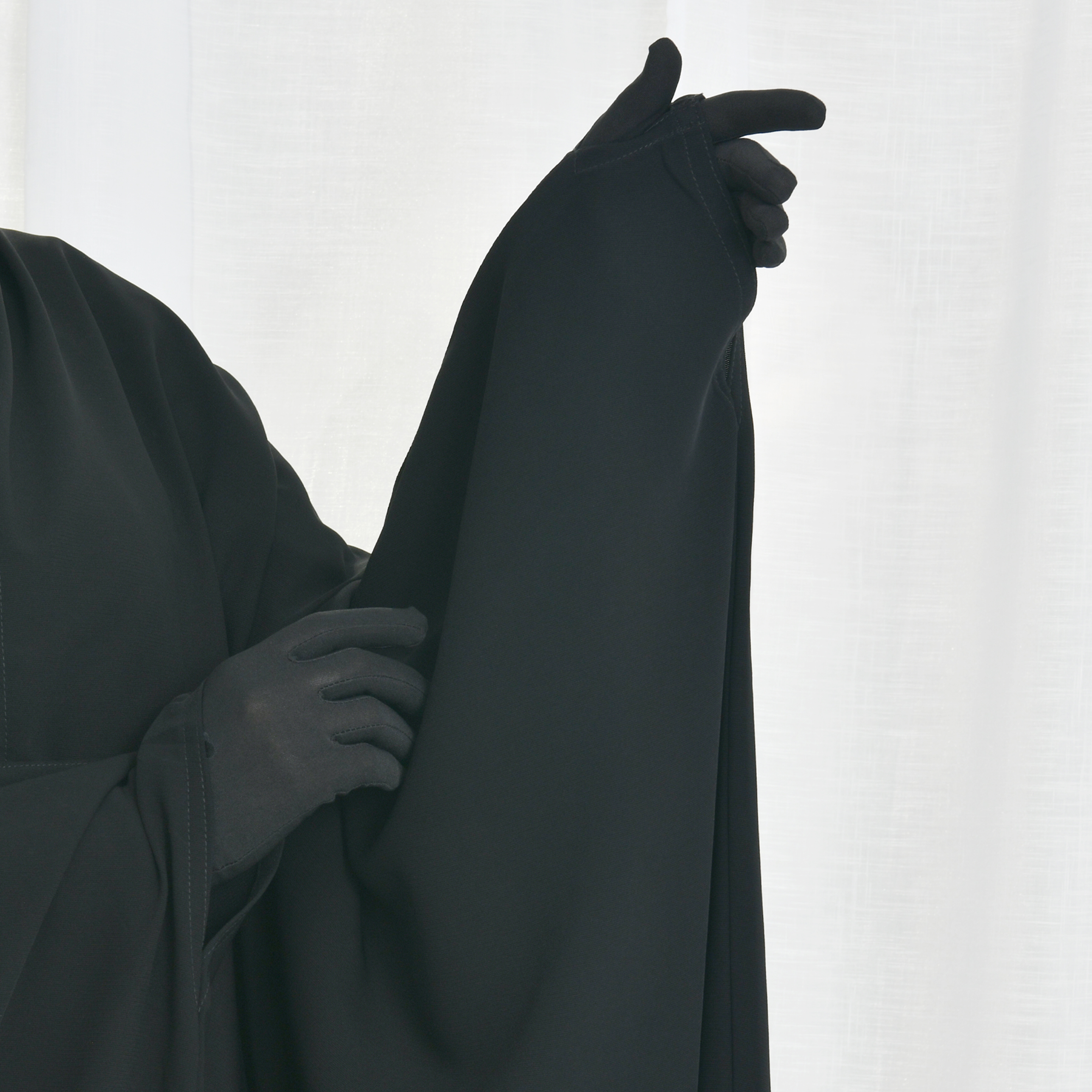  عباية راس موديل سديري طقطق بقصة فراشة واكمام بفتحة اصبع 
