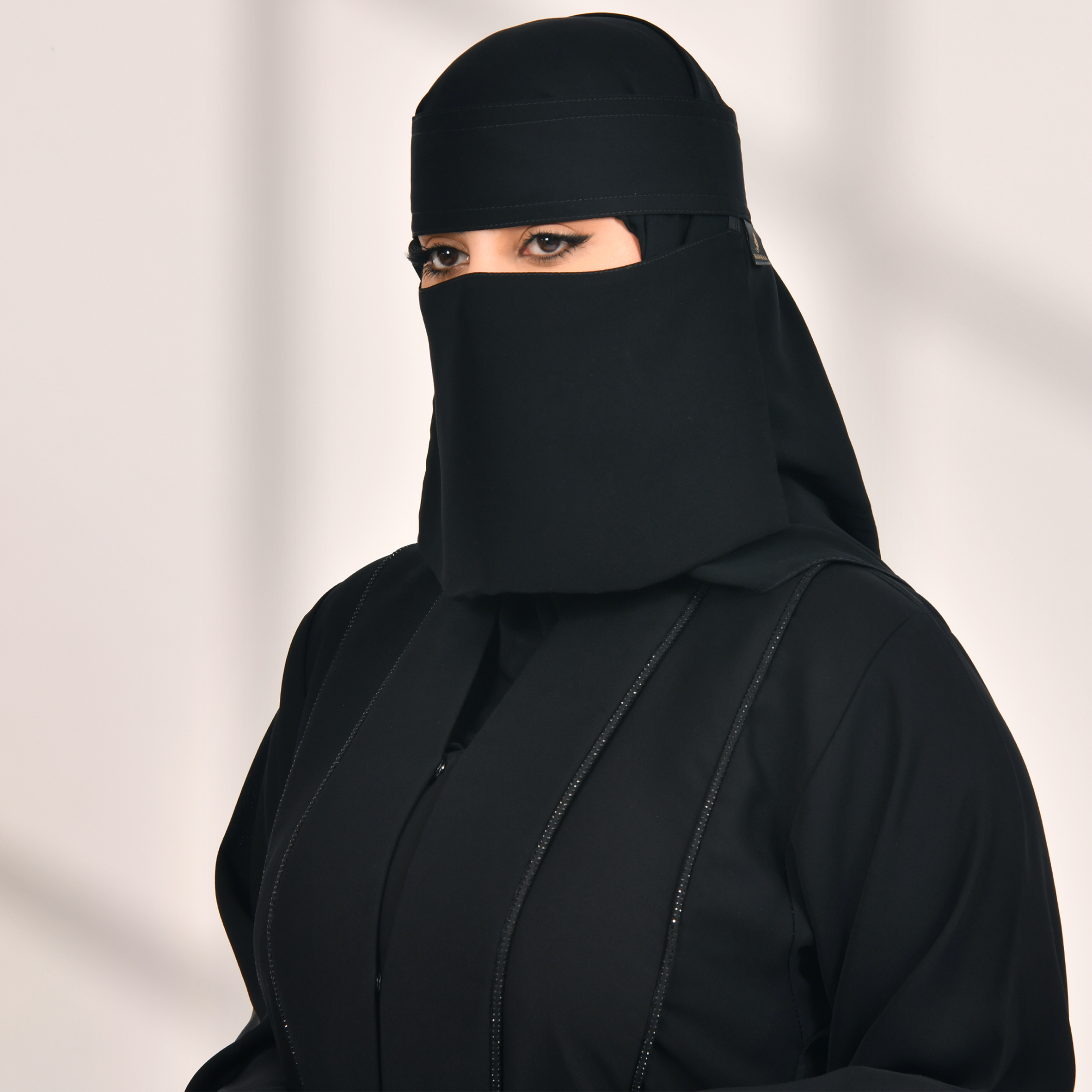  نقاب بمطاط واحد قصير جداً بربطة اغلاق 
