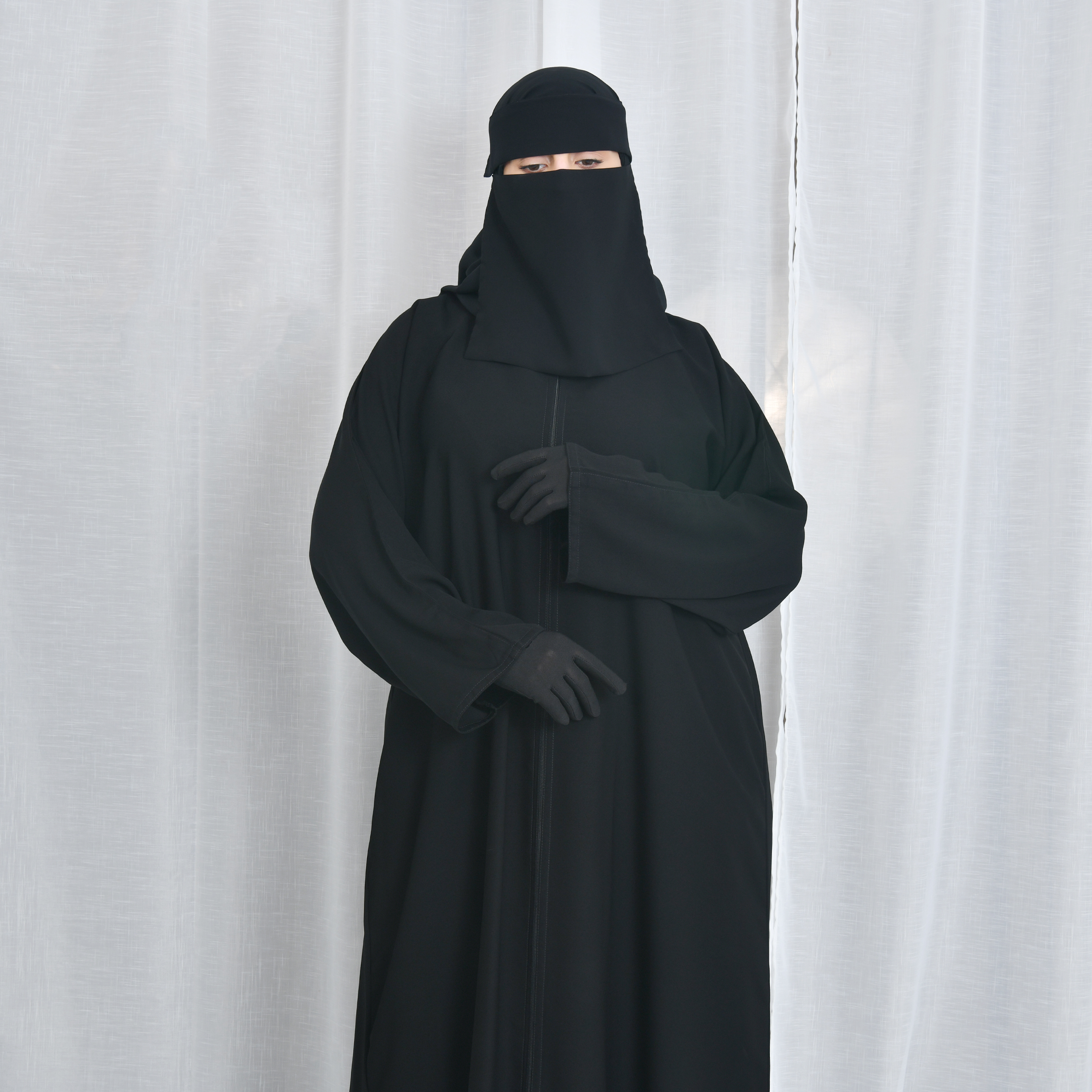  عباية كتف سوداء سادة بسحاب اغلاق 
