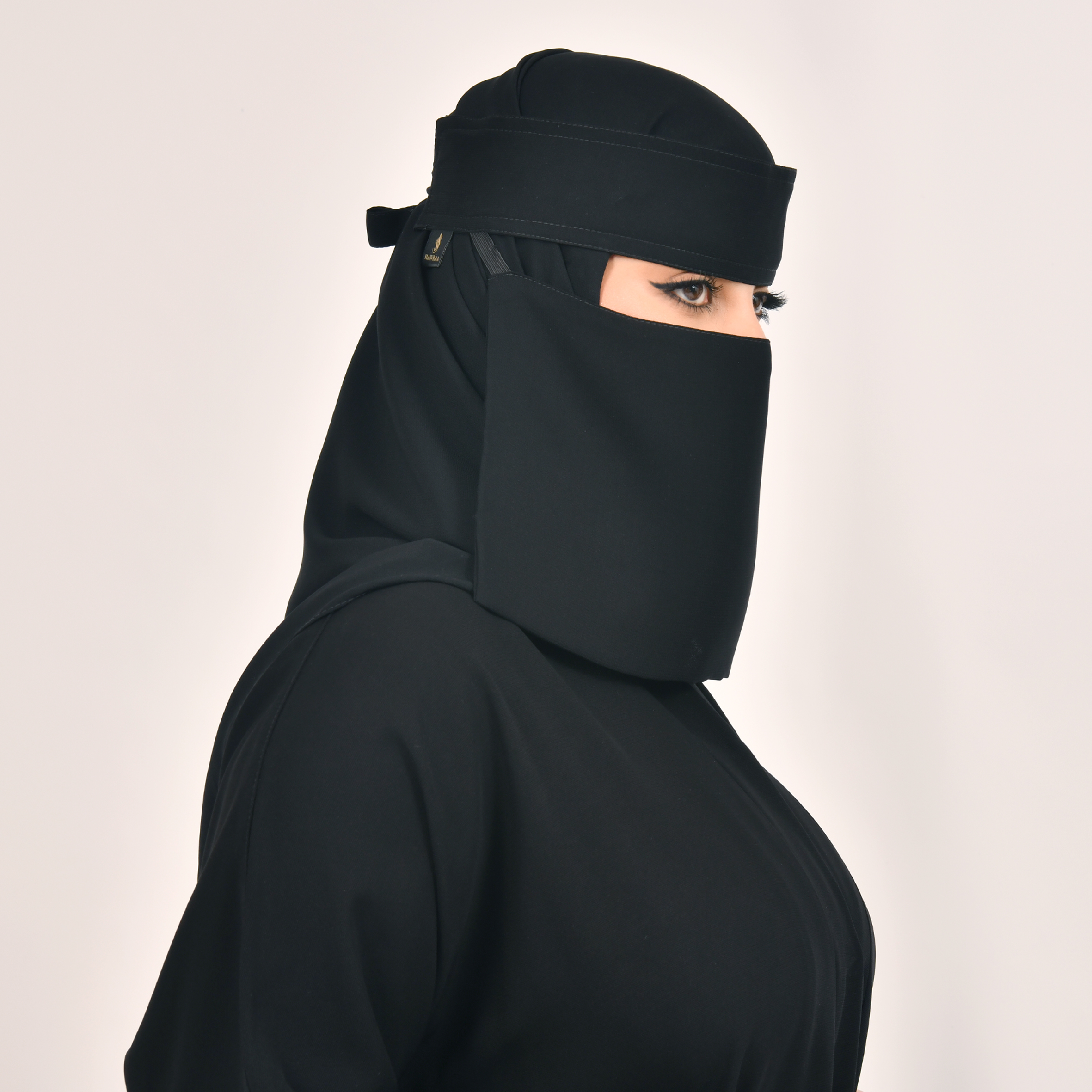  نقاب بمطاط مائل قصير جداً بربطة اغلاق 