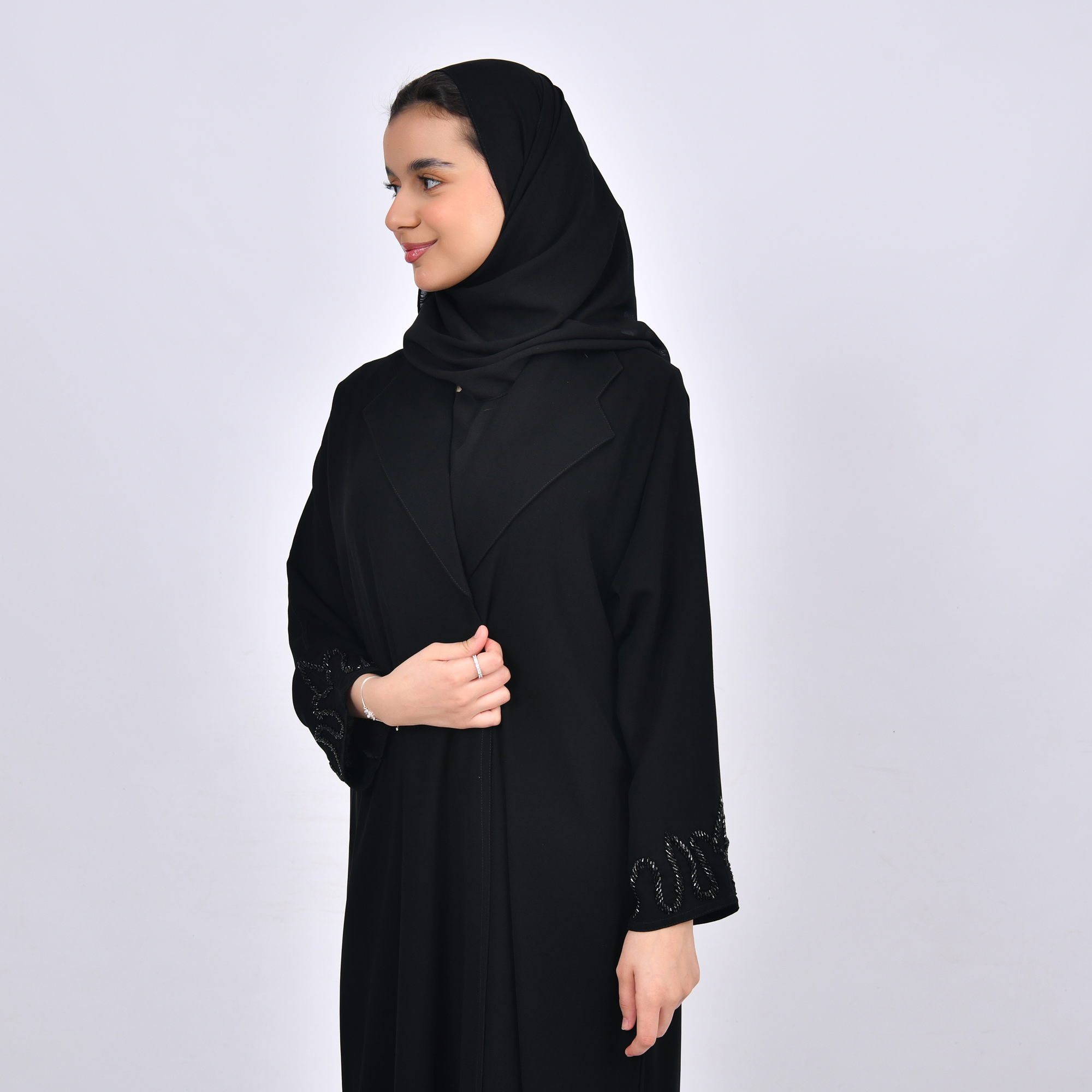  عبايته بناتيه بياقة  رسميه و شك بالأكمام 