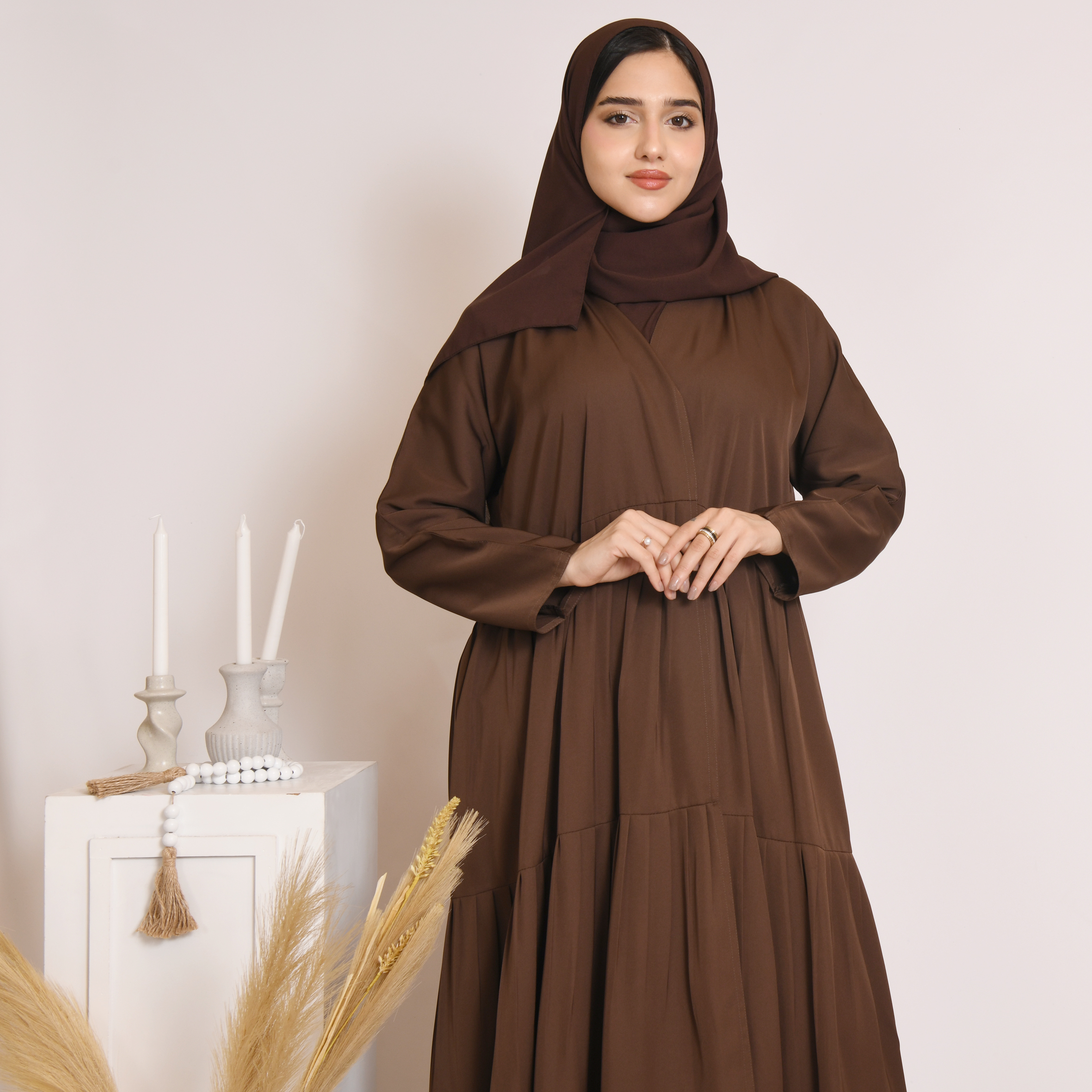  عباية ربع كلوش باللون البني بكسرات  