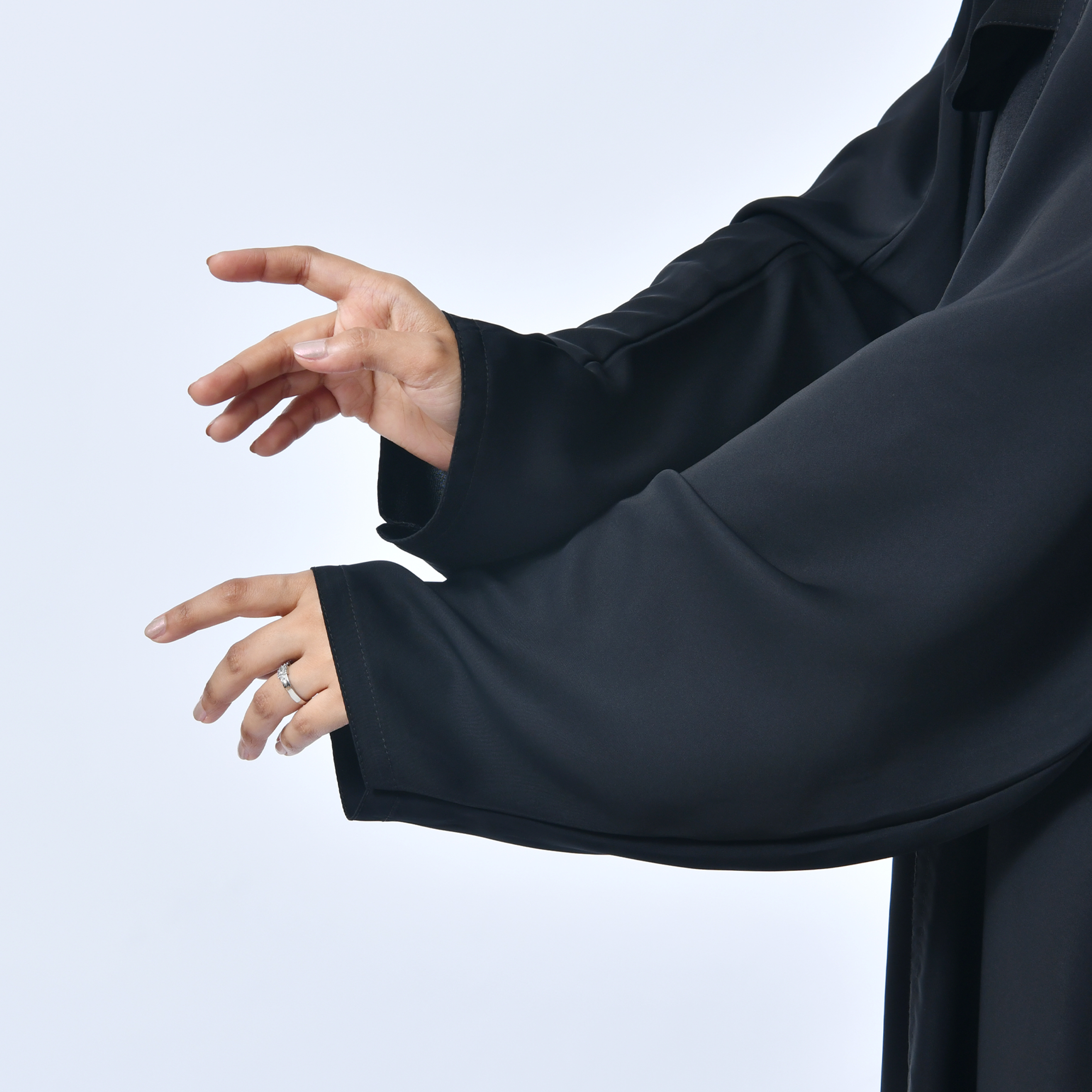  عباية راس مفتوحة بأكمام سادة  