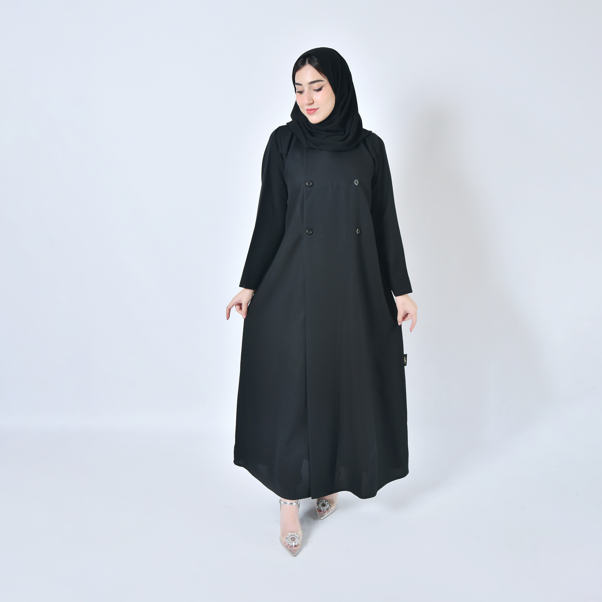  عبايه سوداء رسميه متعدده في طرق الاغلاق بطريقة ابداعيه 