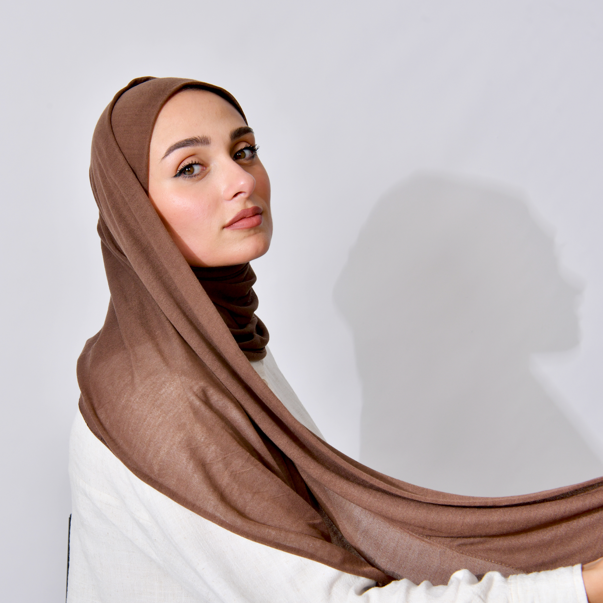  طرحة قطن ربع مبطنة من الامام بخياطة - بني 