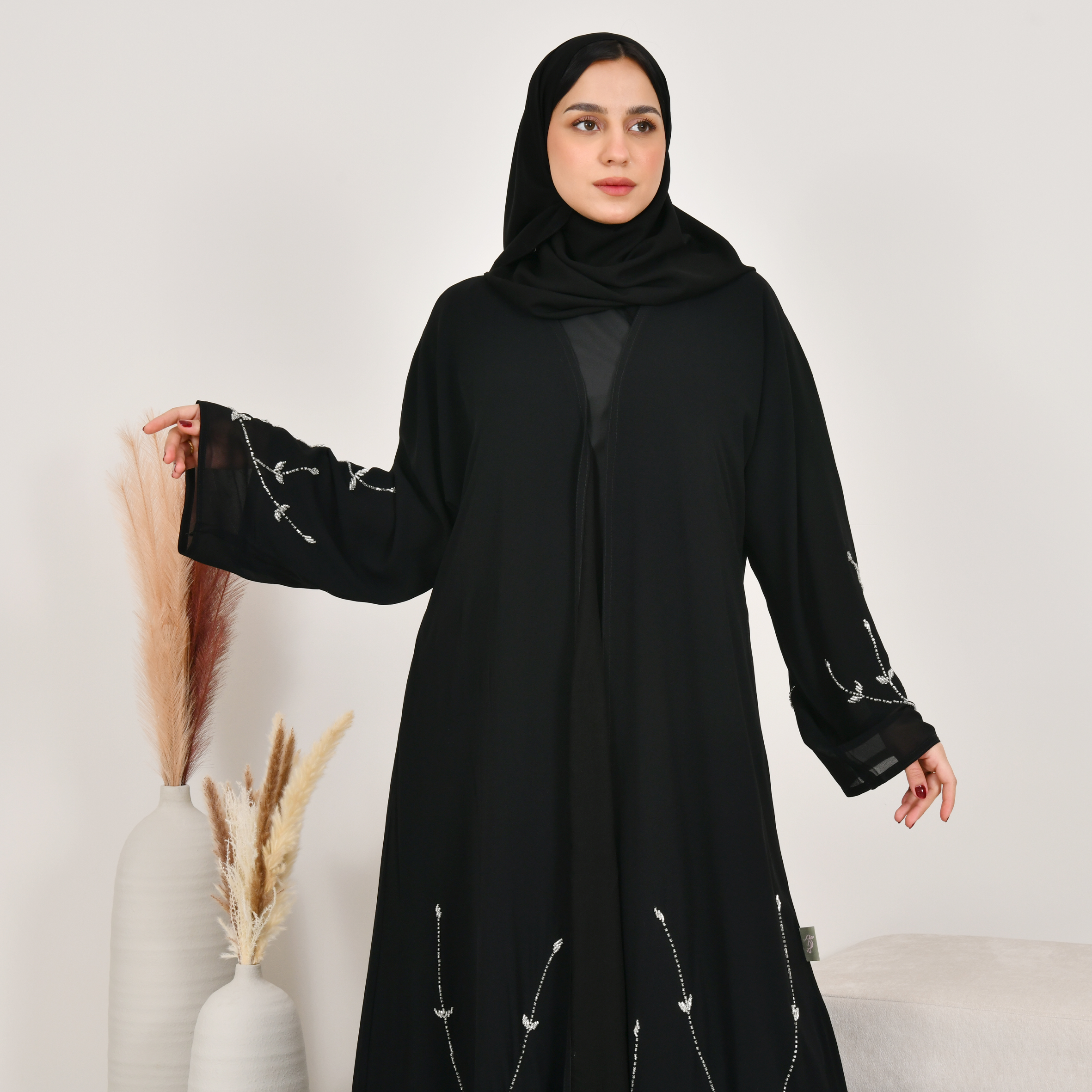  عباية لف سوداء بشك ابيض انيق 