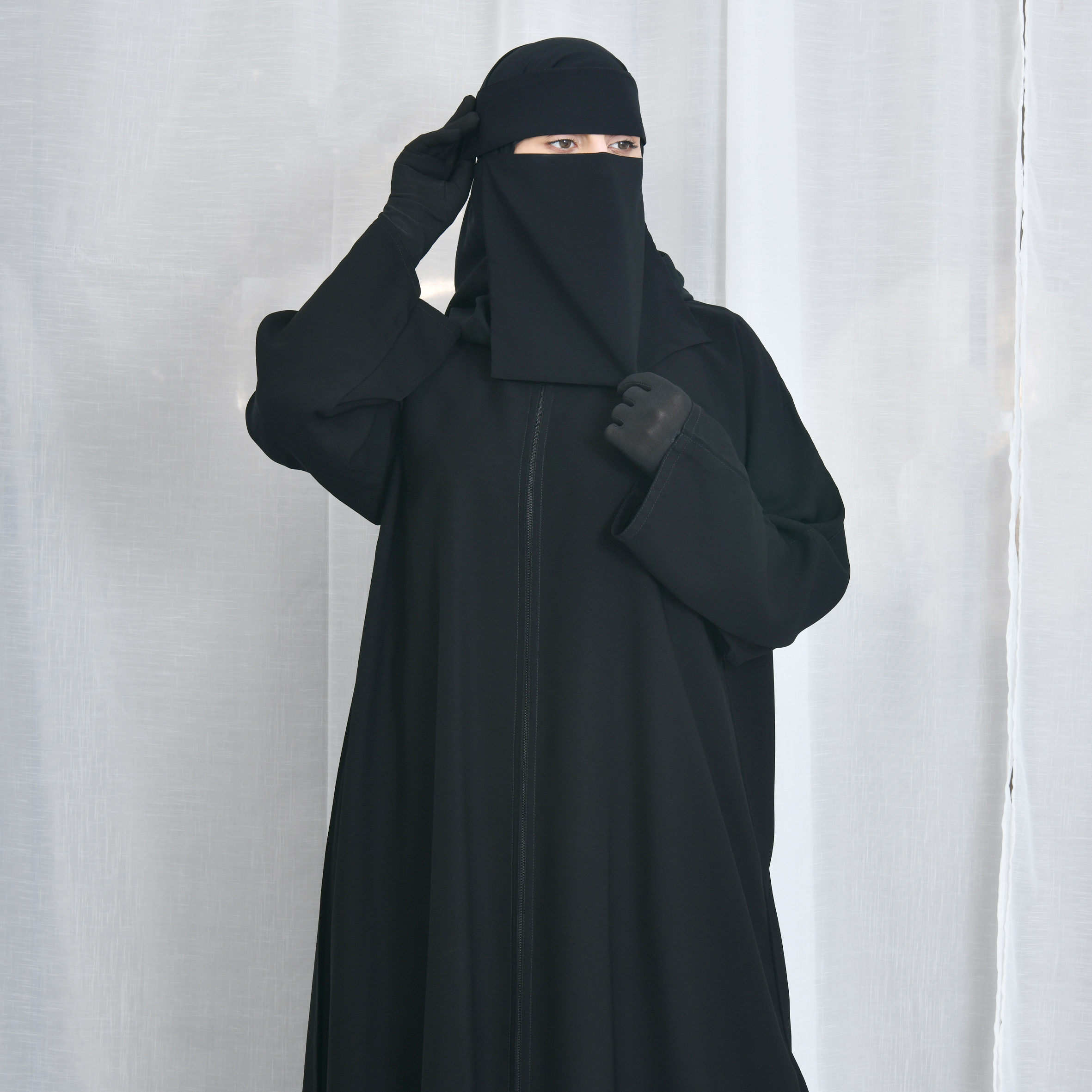  عباية كتف سوداء سادة بسحاب اغلاق 